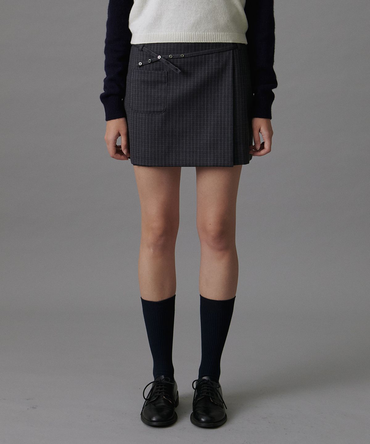 튜드먼트(TTUDEMENT) MINI WRAP SKIRT CHARCOAL