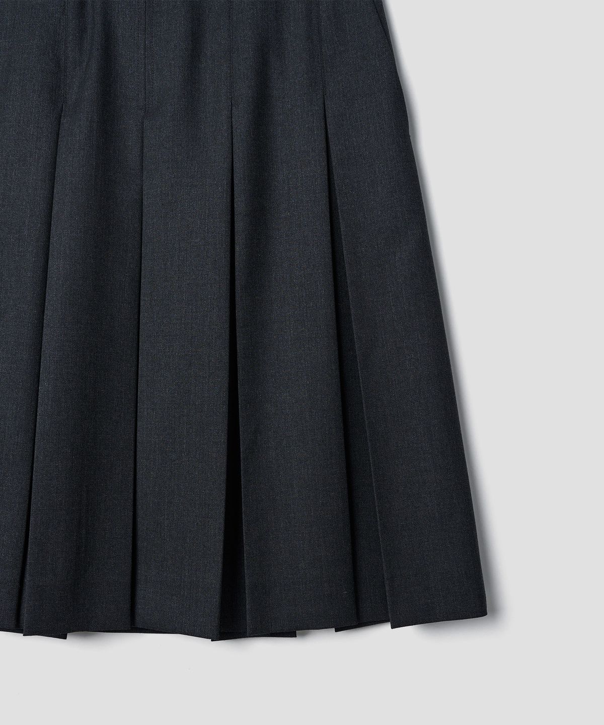 튜드먼트(TTUDEMENT) BOX PLEATS MIDI SKIRT_CHARCOAL
