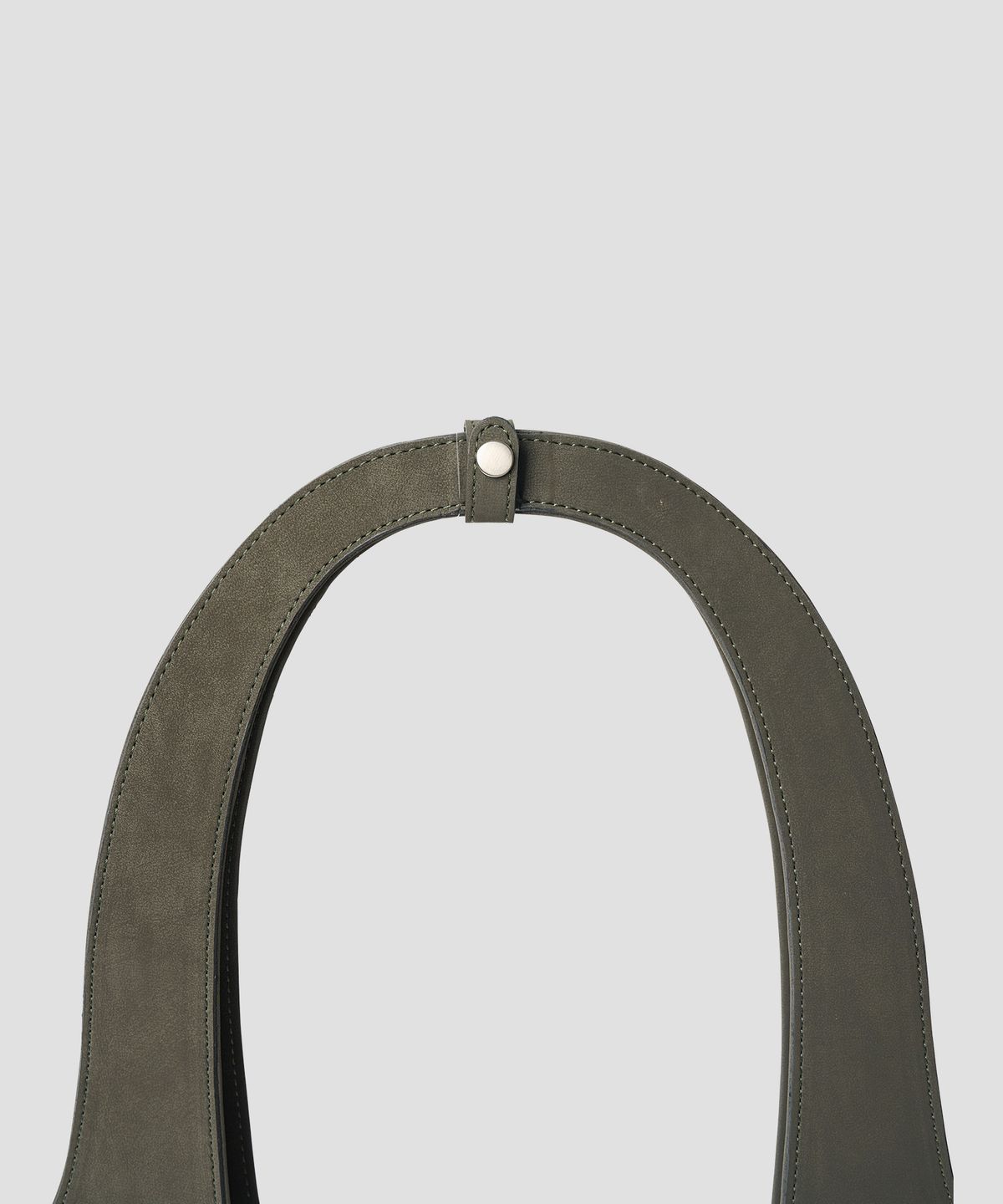 튜드먼트(TTUDEMENT) 60s OVAL HANDLE POCKET BAG KHAKI
