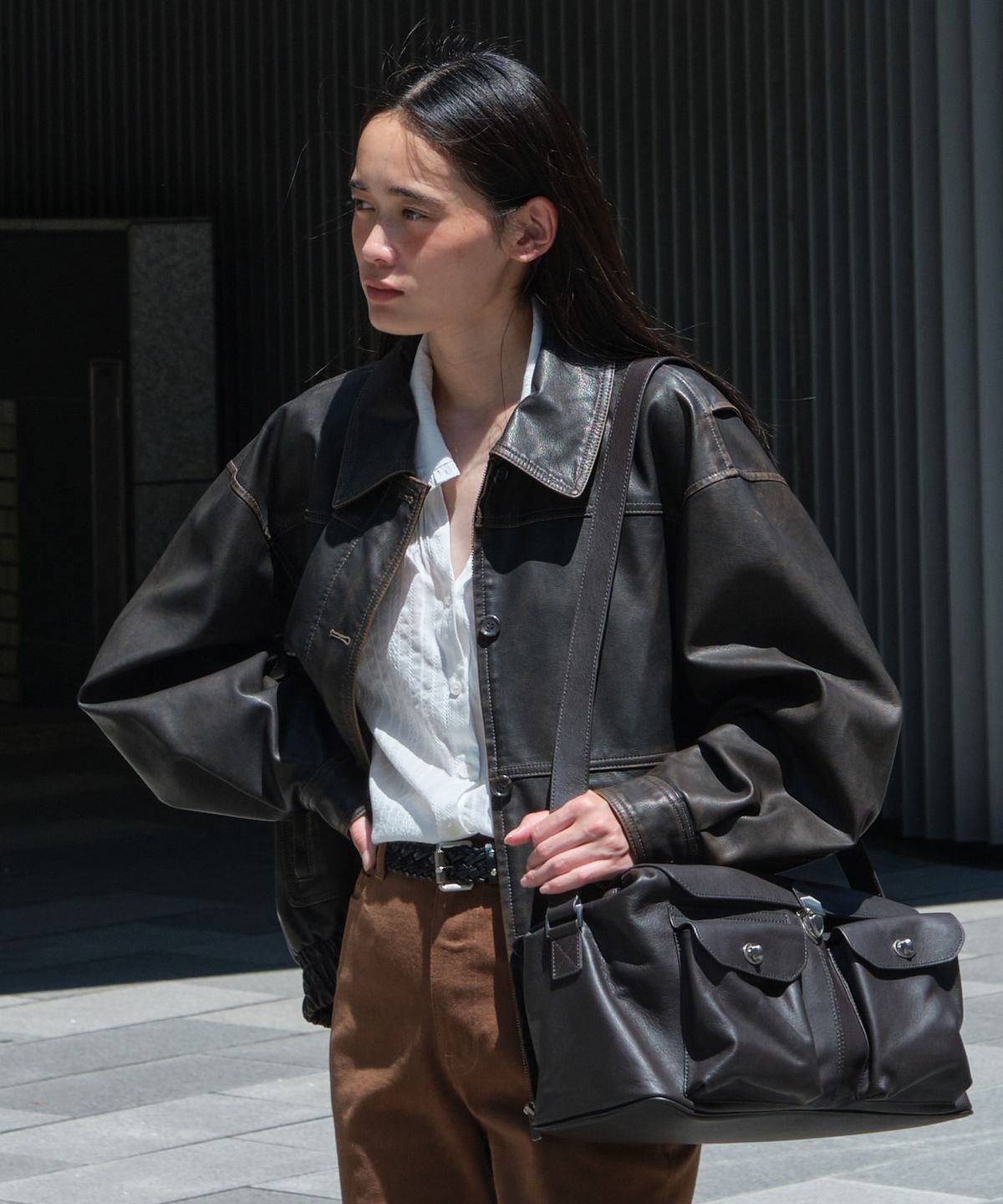 튜드먼트(TTUDEMENT) FLAP POCKET SATCHEL BAG BROWN