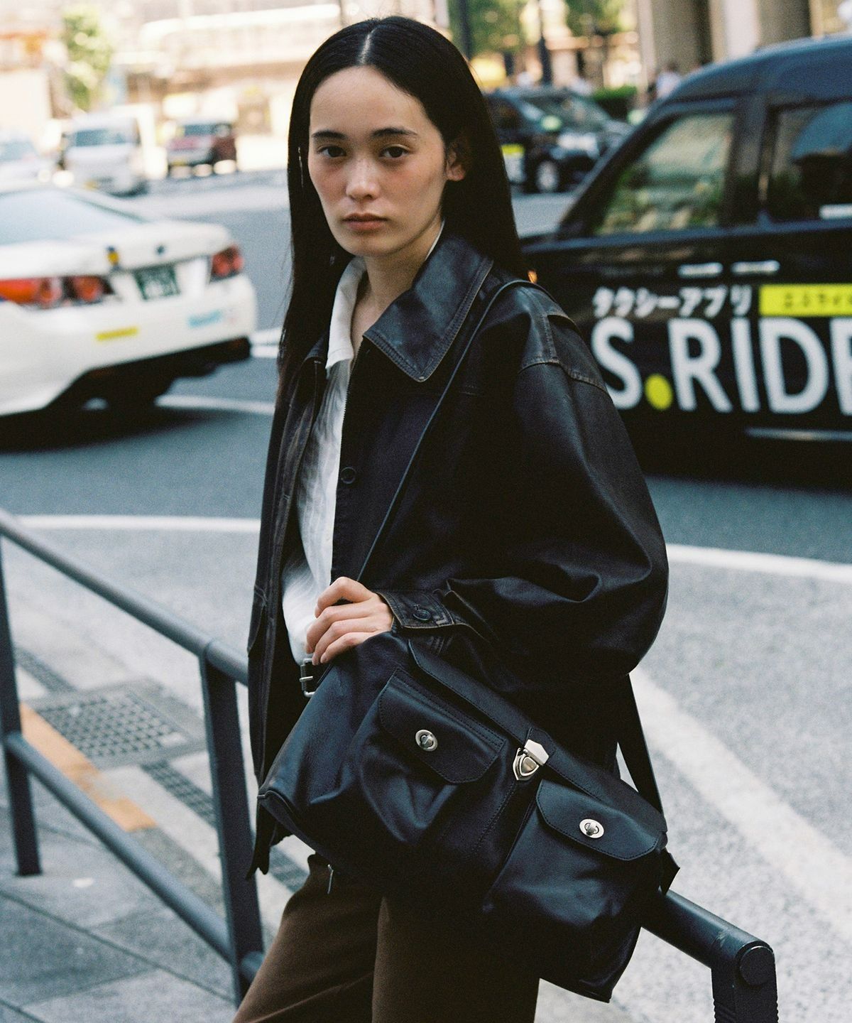 튜드먼트(TTUDEMENT) FLAP POCKET SATCHEL BAG BROWN