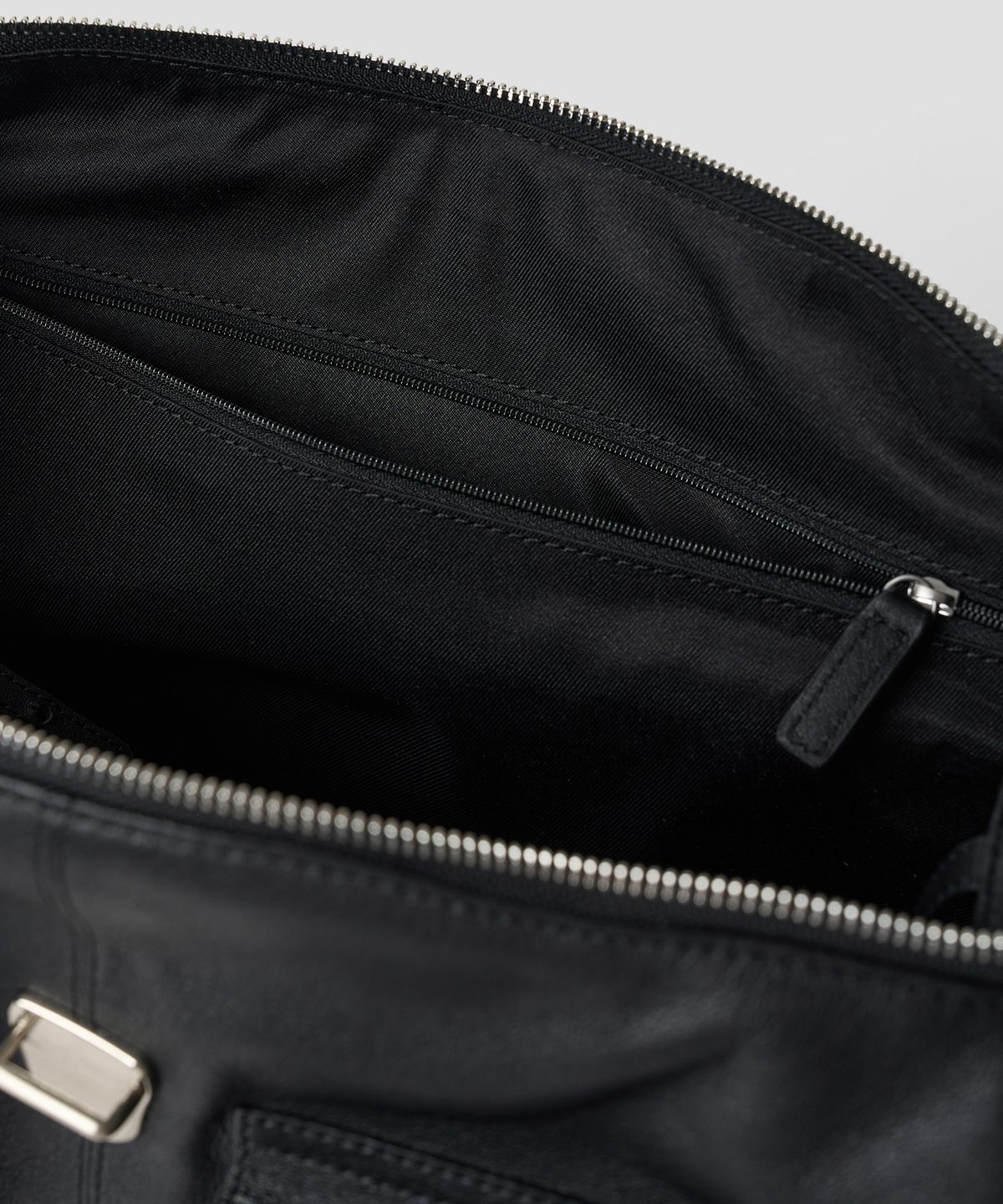 튜드먼트(TTUDEMENT) FLAP POCKET SATCHEL BAG BLACK