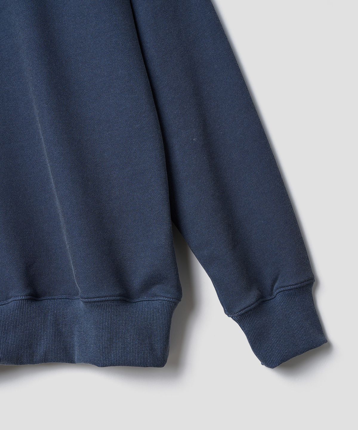 튜드먼트(TTUDEMENT) VINTAGE OVERFIT GRAPHIC SWEATSHIRT_NAVY