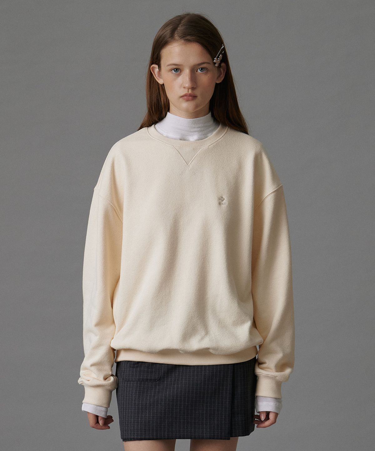 튜드먼트(TTUDEMENT) CLOVER BOUCLE SWEATSHIRT IVORY