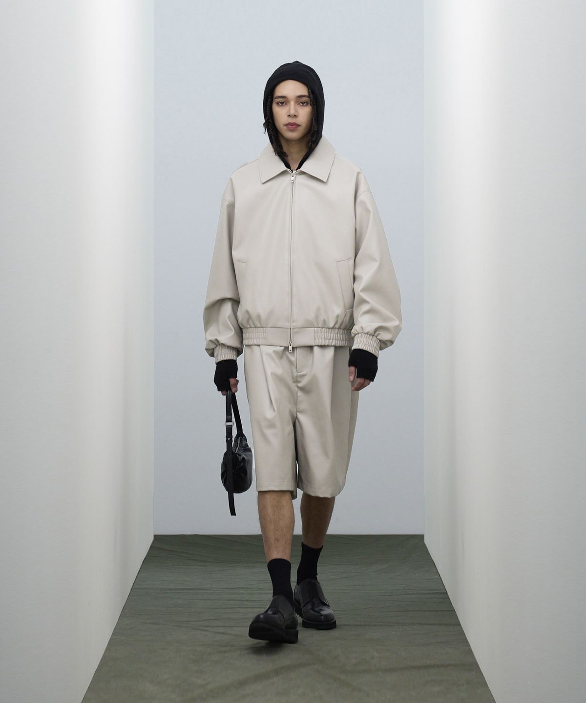 스탠다드에러(STANDARDERROR) 87-STAN234 스탠다드 헌팅 벨티드 버뮤다 레더 팬츠 아이보리