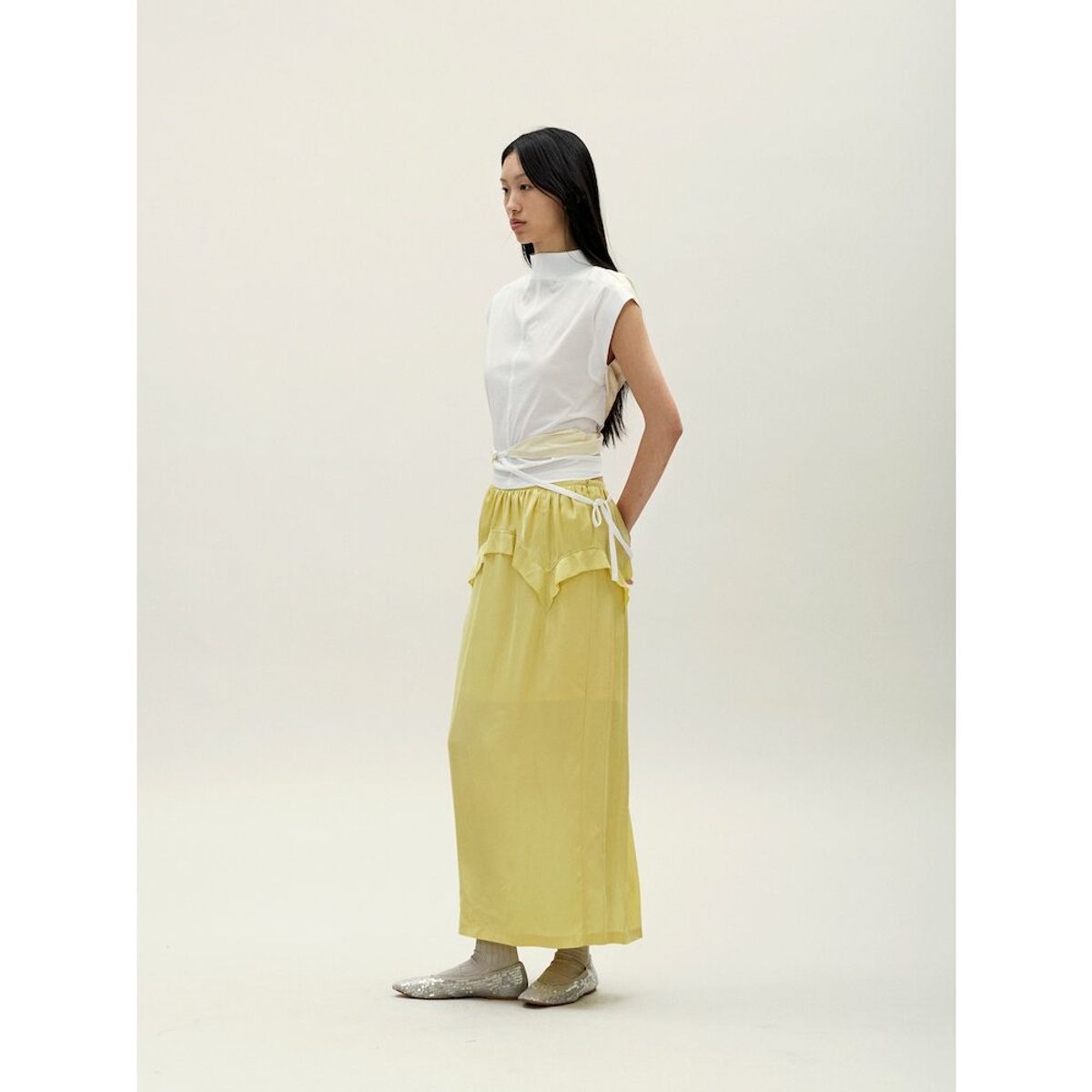 앙개(ANGGAE) Triangle Wrap TShirt   Ivory
