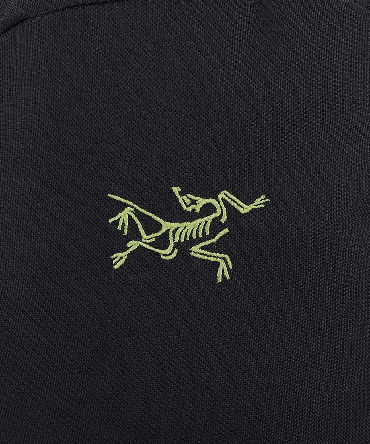 아크테릭스(ARCTERYX) 맨티스 26 백팩 - BLACK / OLIVE MOSS / ABPFU09825