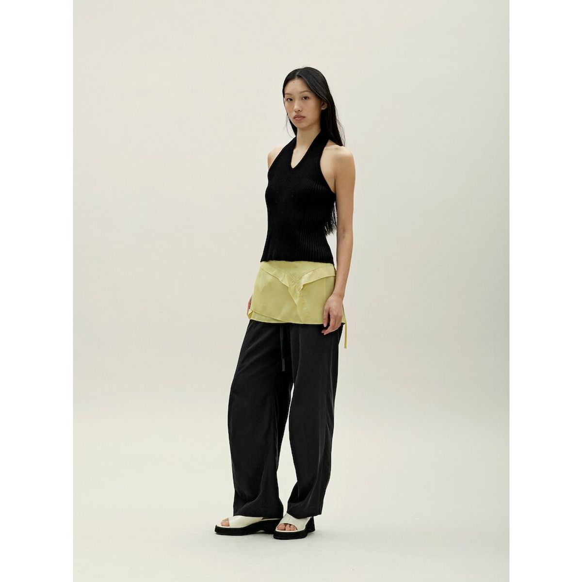앙개(ANGGAE) Ribbed Halter Top  Black