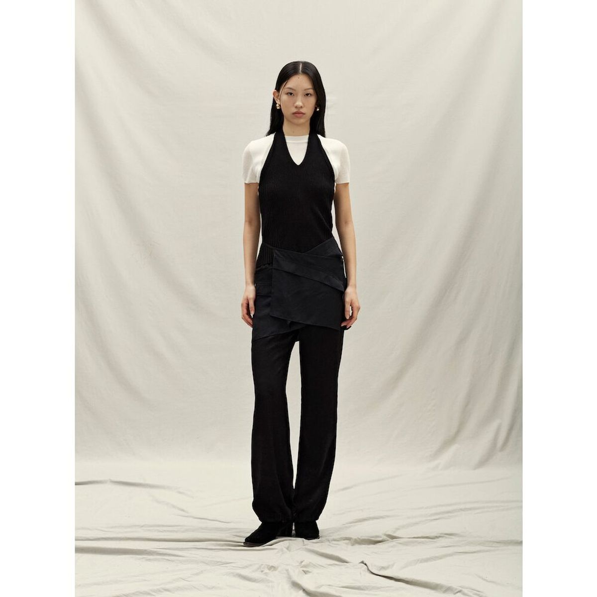 앙개(ANGGAE) Ribbed Halter Top  Black