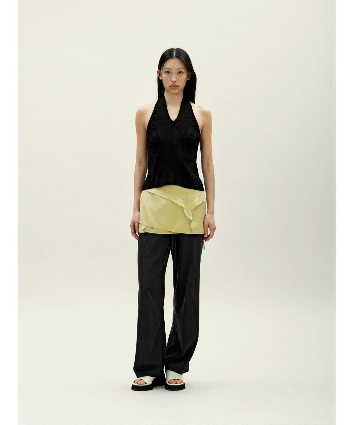 앙개(ANGGAE) Ribbed Halter Top  Black