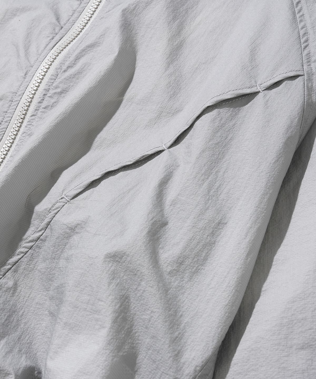 버터플라이 스포츠웨어(BUTTERFLY SPORTSWEAR) 커브라인 캡 후드 바람막이 라이트 그레이