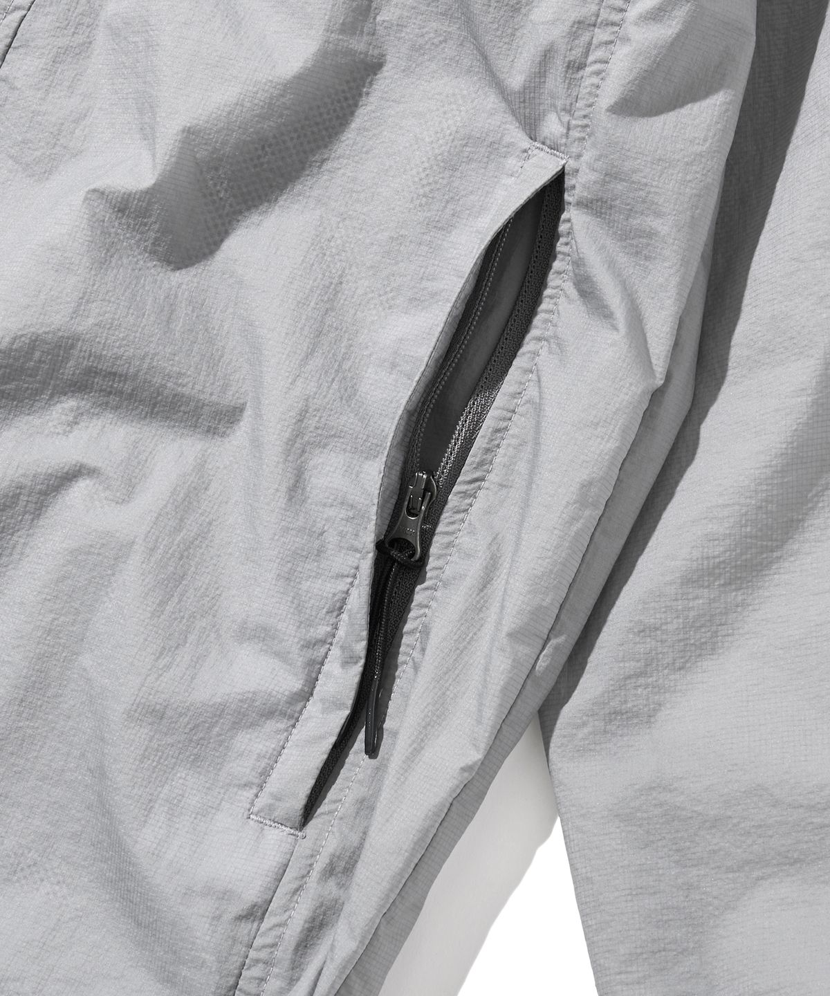 버터플라이 스포츠웨어(BUTTERFLY SPORTSWEAR) 커브라인 캡 후드 바람막이 라이트 그레이