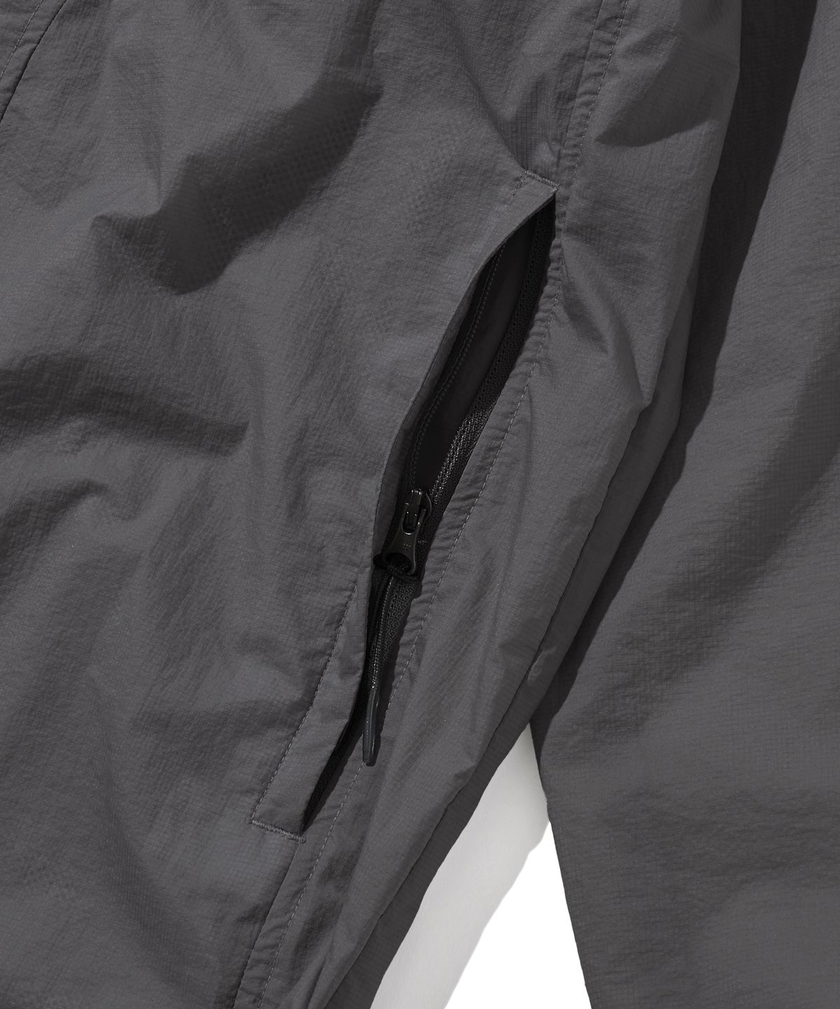 버터플라이 스포츠웨어(BUTTERFLY SPORTSWEAR) 커브라인 캡 후드 바람막이 자켓 차콜