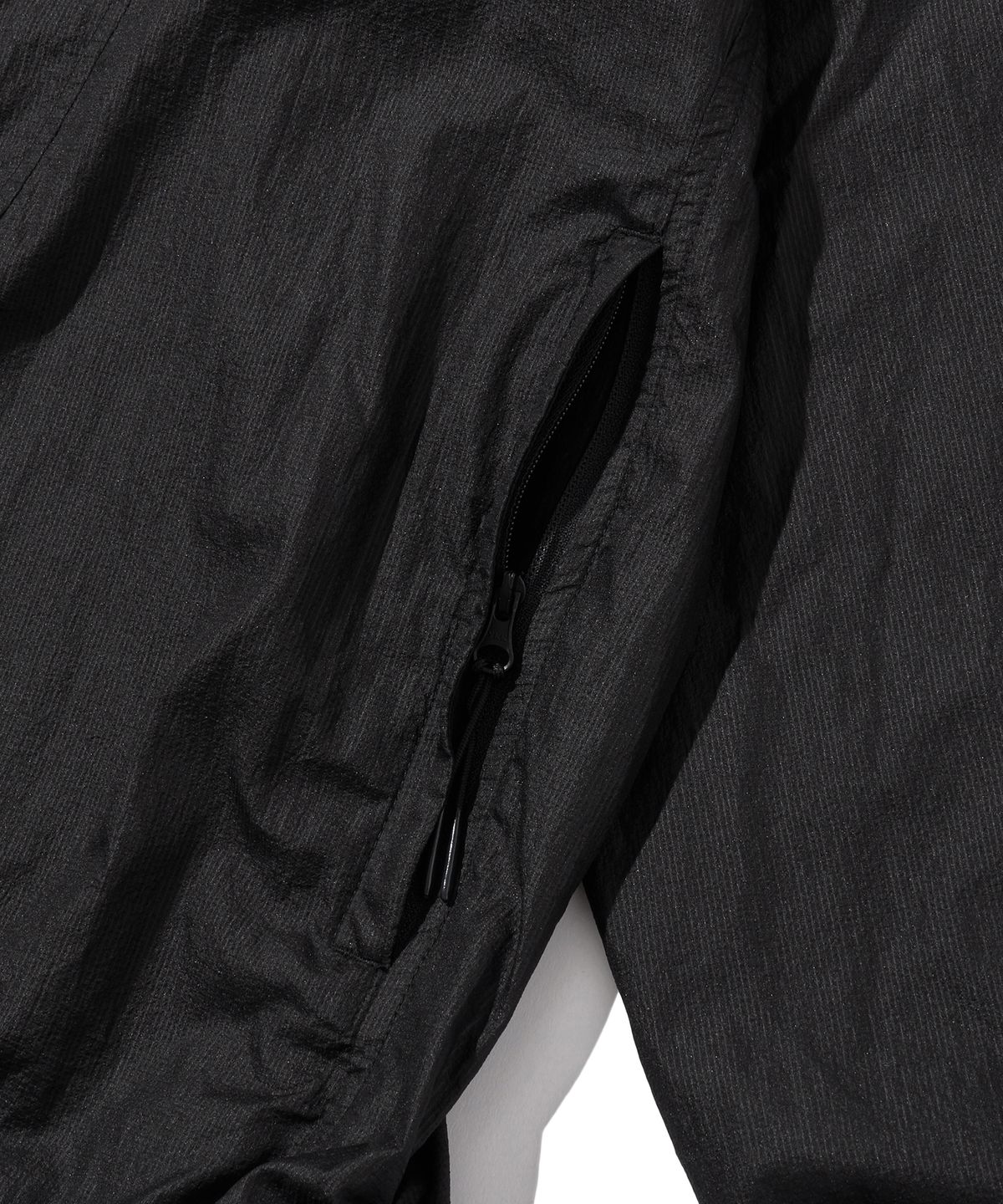 버터플라이 스포츠웨어(BUTTERFLY SPORTSWEAR) 커브라인 캡 후드 바람막이 자켓 블랙