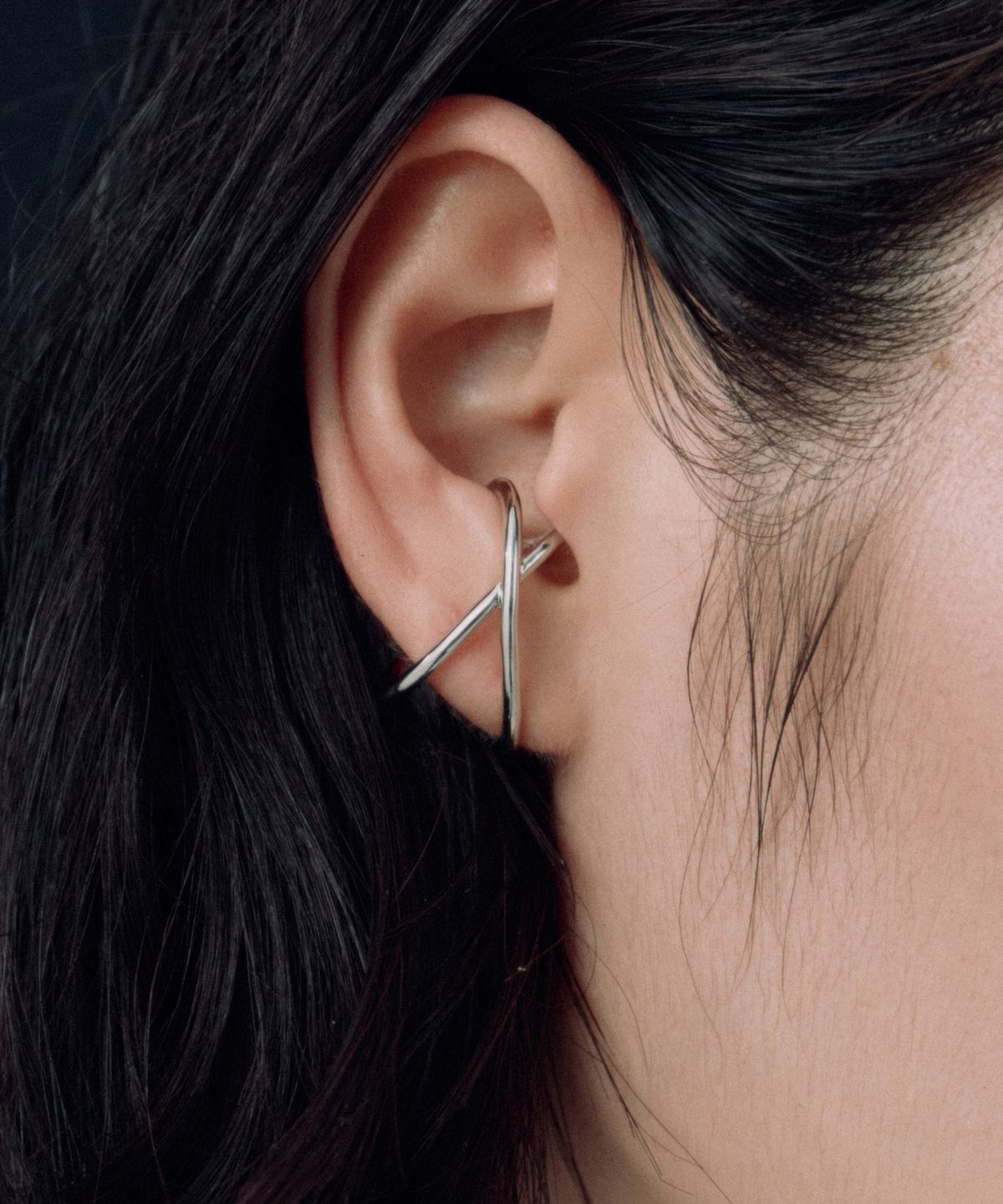 노비스도쿄(NOVICE TOKYO) 로우 크로스 라인 이어커프 Lower Cross Line Ear Cuff/ Silver