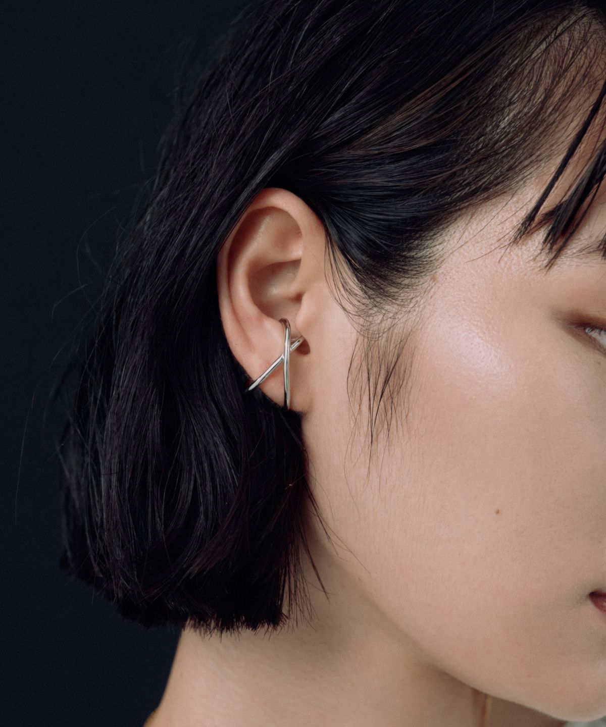 노비스도쿄(NOVICE TOKYO) 로우 크로스 라인 이어커프 Lower Cross Line Ear Cuff/ Silver