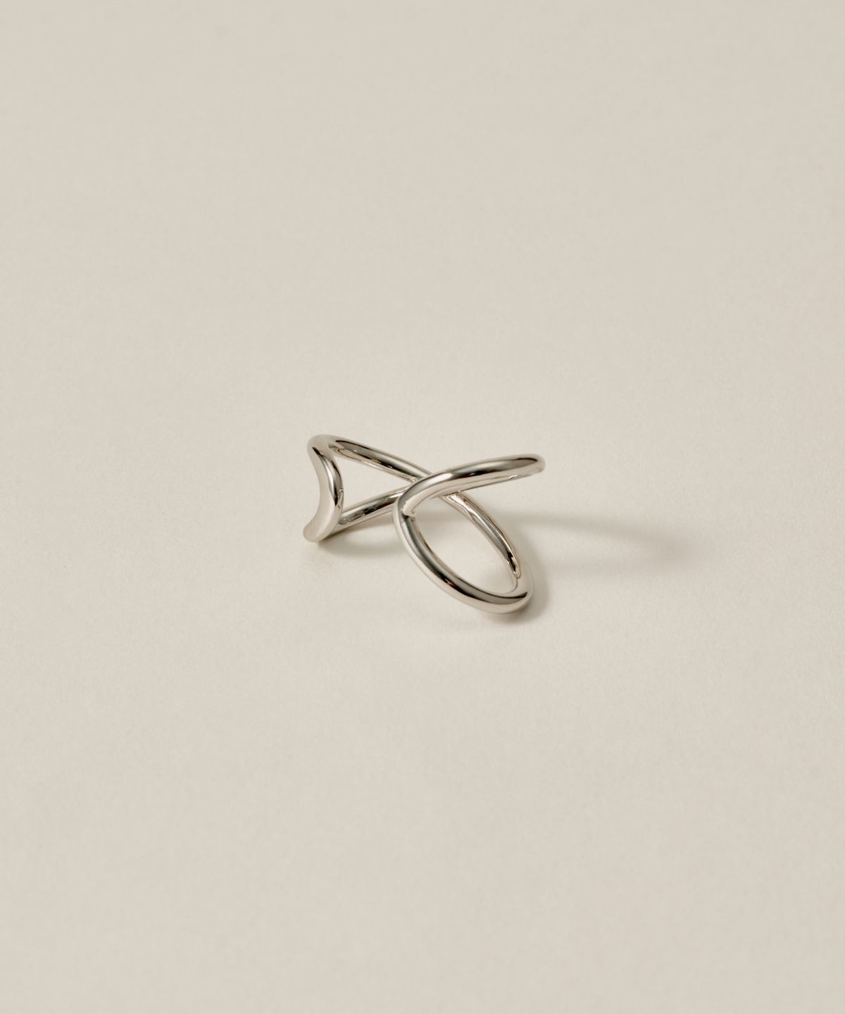 노비스도쿄(NOVICE TOKYO) 로우 크로스 라인 이어커프 Lower Cross Line Ear Cuff/ Silver