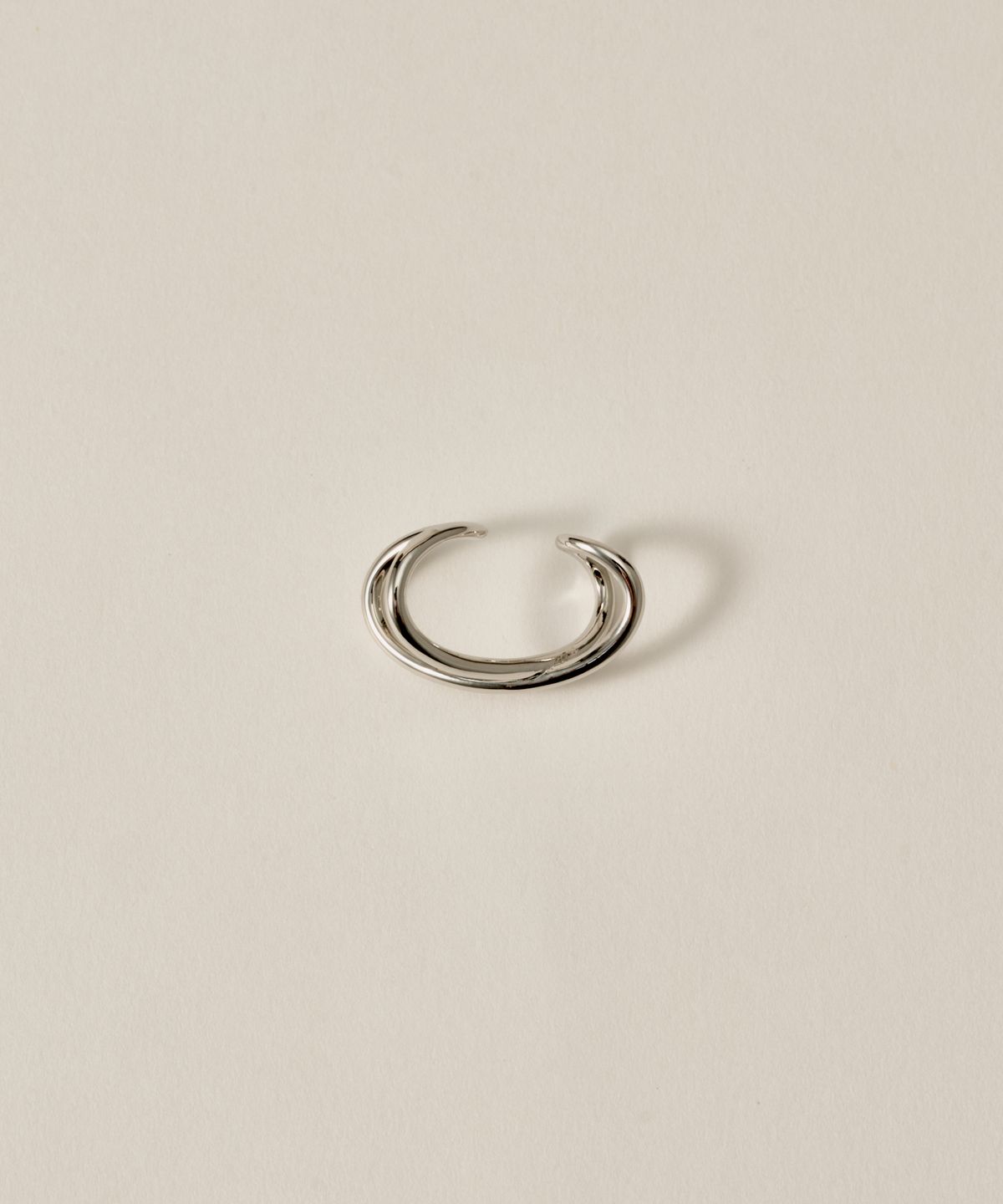 노비스도쿄(NOVICE TOKYO) 로우 크로스 라인 이어커프 Lower Cross Line Ear Cuff/ Silver