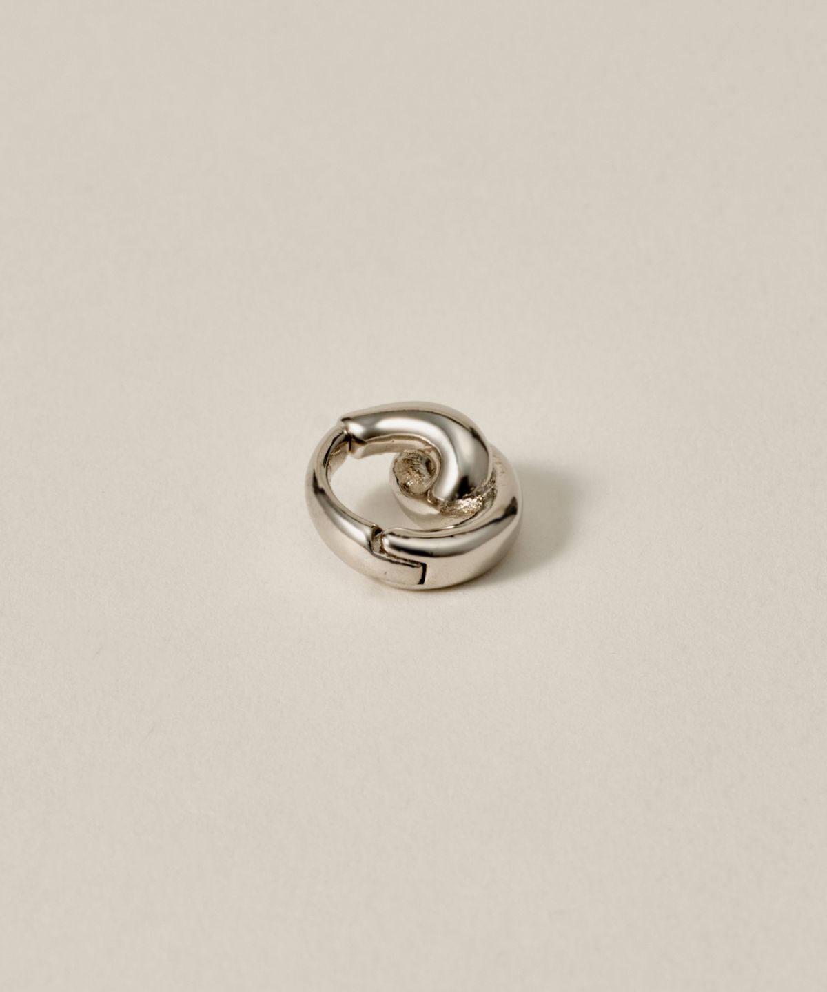 노비스도쿄(NOVICE TOKYO) 나선형 오픈 후프 이어커프 Spiral Open Hoop Ear Cuff/ Silver