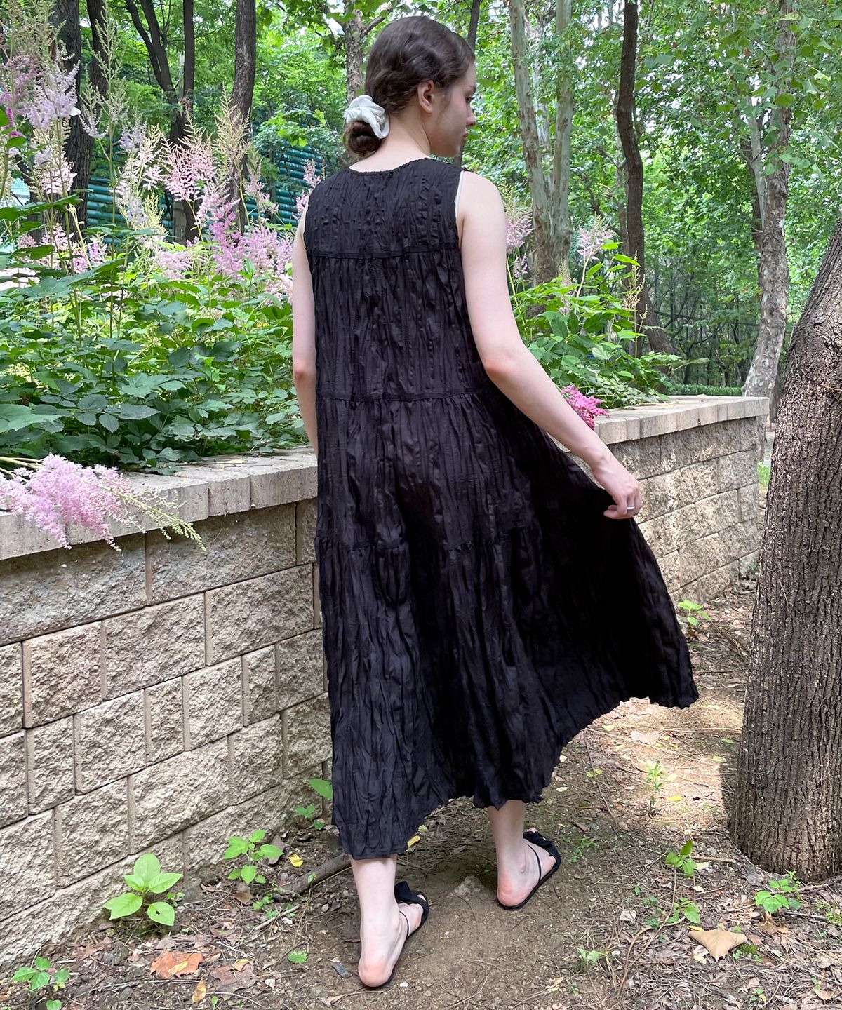 티나블러썸(TINABLOSSOM) 25SS 블랙 플리츠 데일리 칼리 원피스 바이 티나블러썸