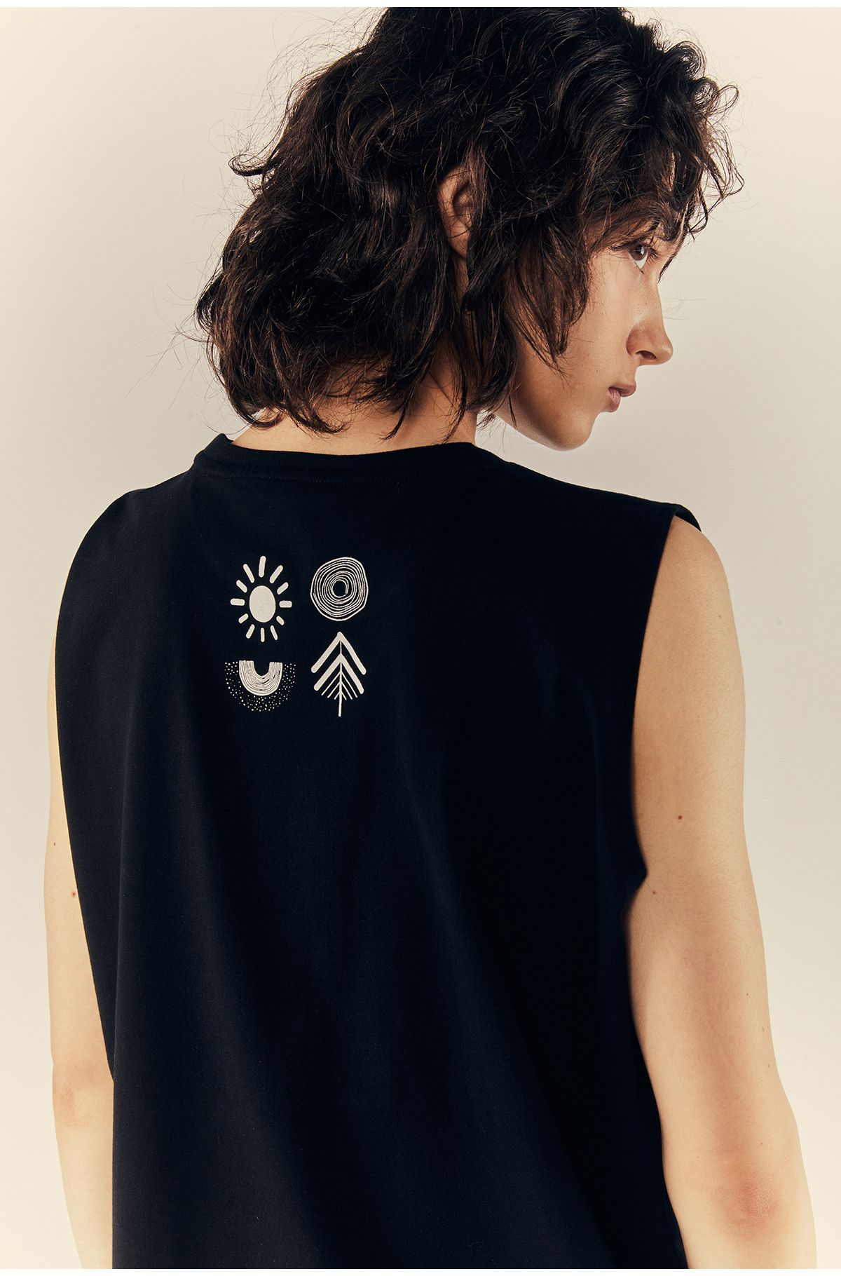 프라이데이세븐(FRIDAYSEVEN) 민소매 describe sleeveless black