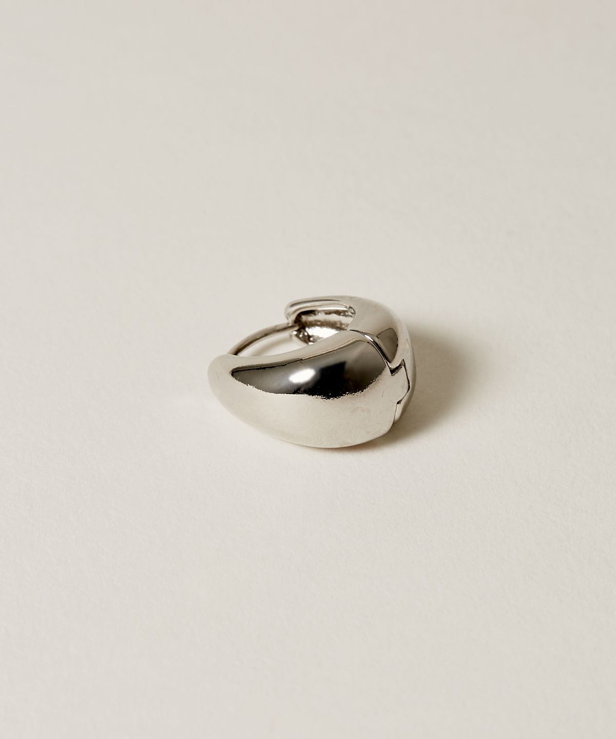 노비스도쿄(NOVICE TOKYO) 콤팩트 타원형 피어스(귀걸이) Compact Oval Pierce / Silver