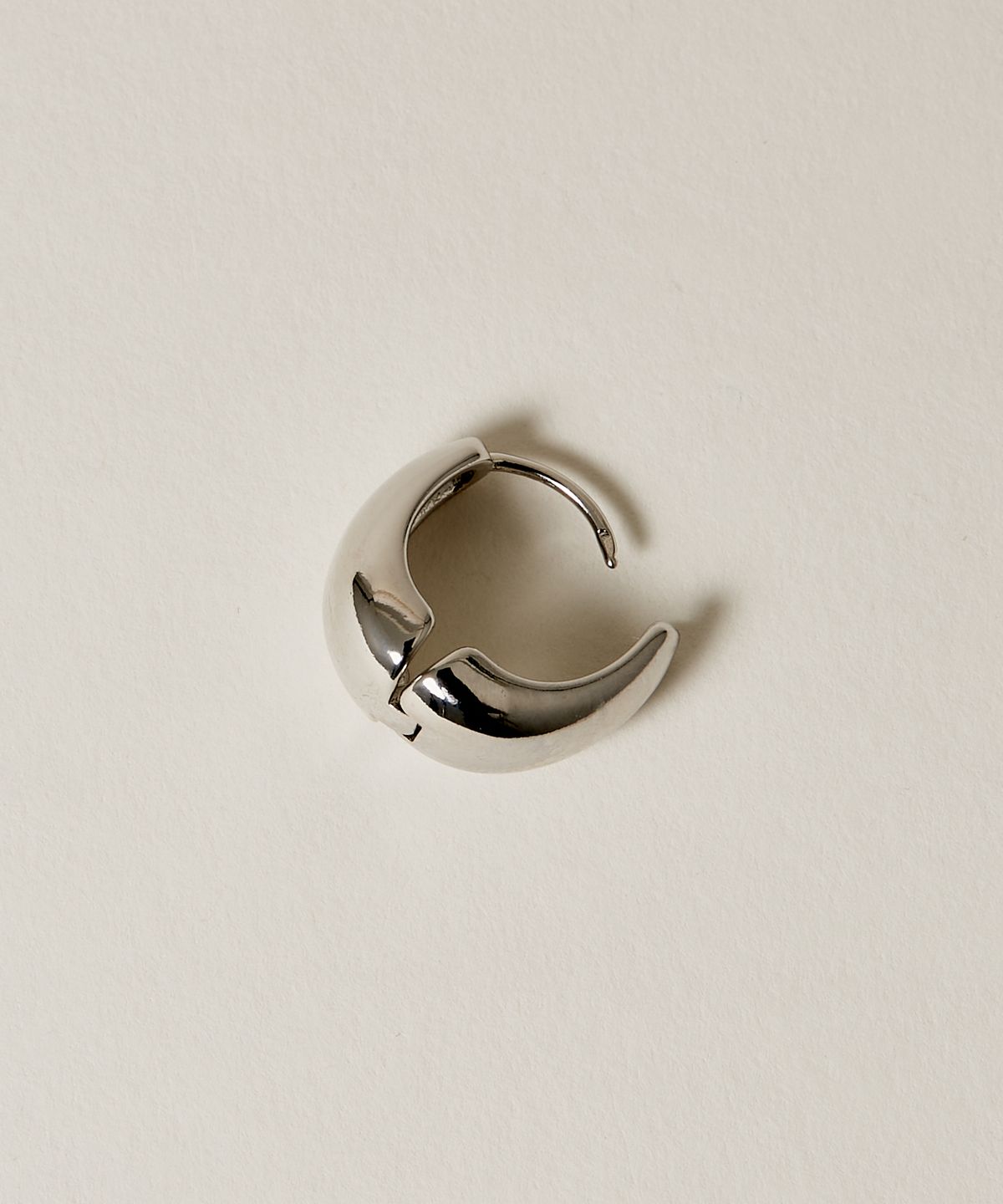 노비스도쿄(NOVICE TOKYO) 콤팩트 타원형 피어스(귀걸이) Compact Oval Pierce / Silver