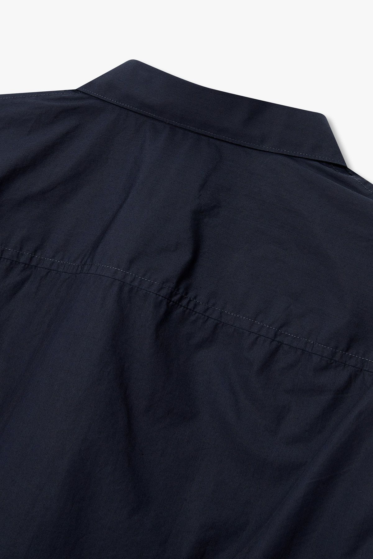 아르마니 익스체인지(ARMANI EXCHANGE) 남성 로고 프린트 포켓 코튼 셔츠_다크 네이비 A415320002
