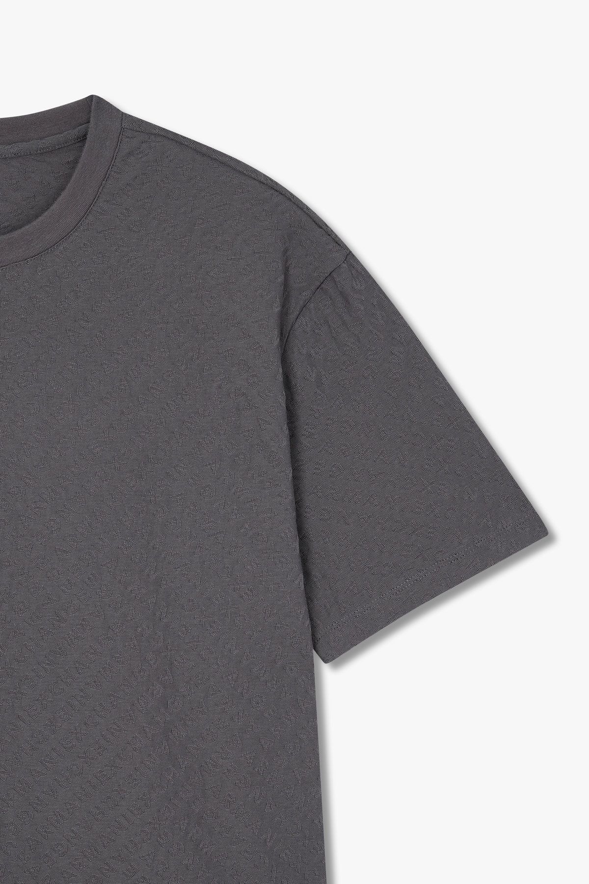 아르마니 익스체인지(ARMANI EXCHANGE) 남성 리피트 로고 숏 슬리브 티셔츠_다크 그레이 A415330006
