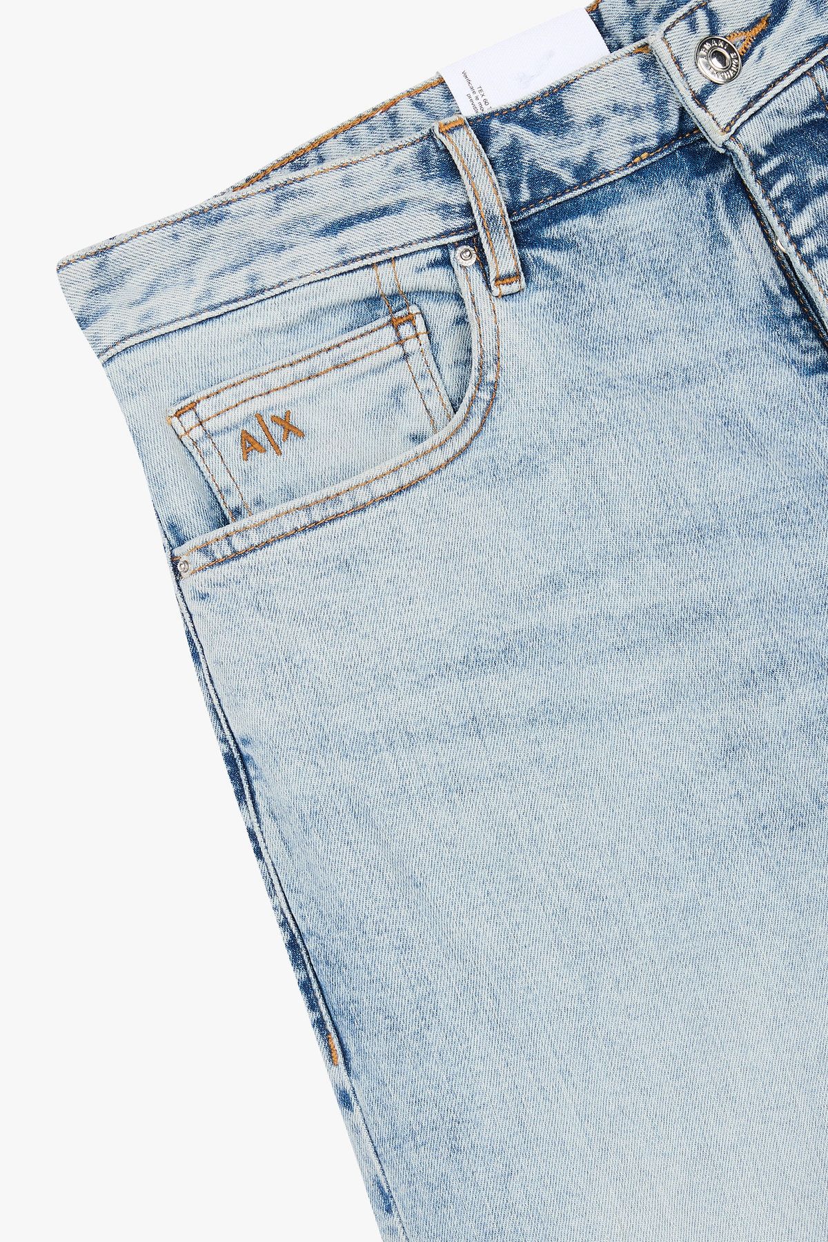 아르마니 익스체인지(ARMANI EXCHANGE) 남성 워시드 테이퍼드 핏 데님 팬츠_라이트 블루 A415340010