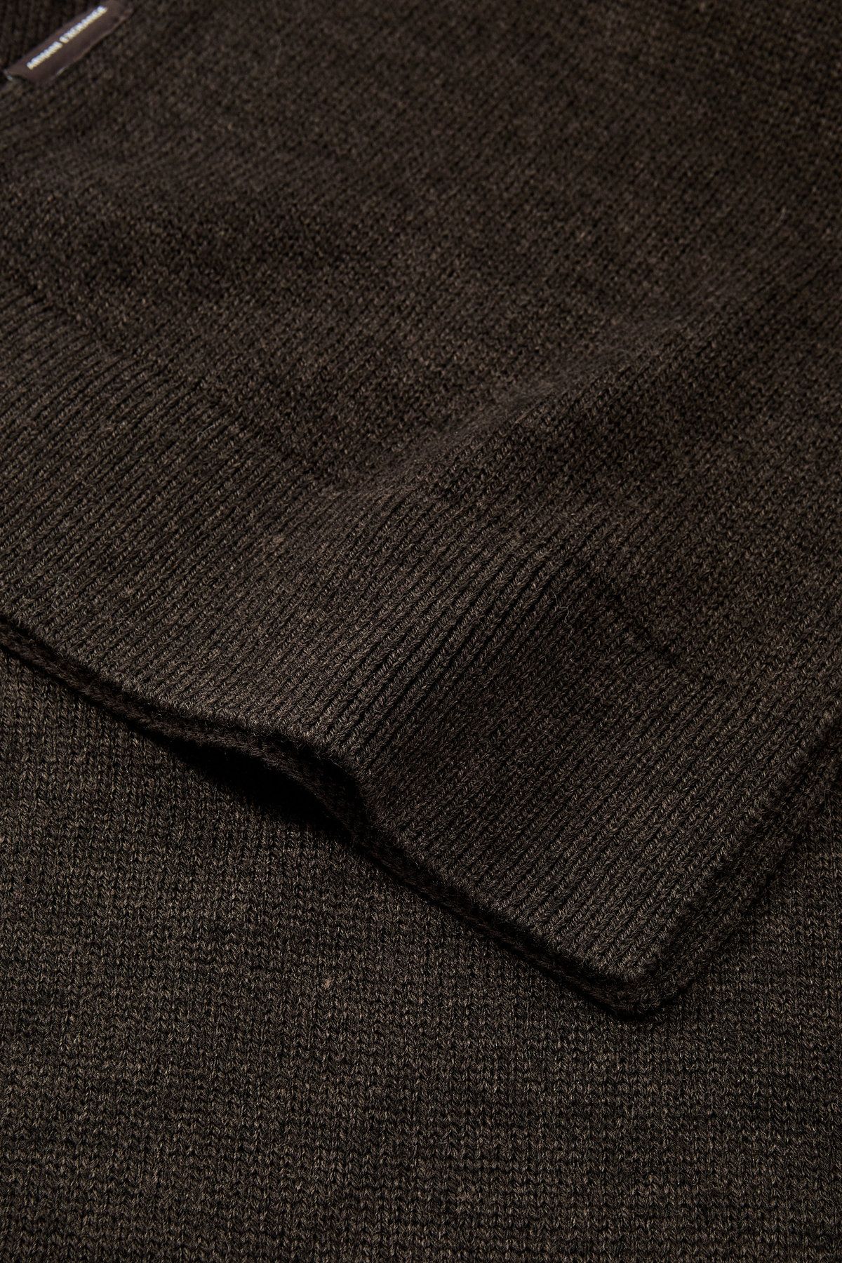 아르마니 익스체인지(ARMANI EXCHANGE) 남성 로고 라벨 니트 스카프_초코 A415376001