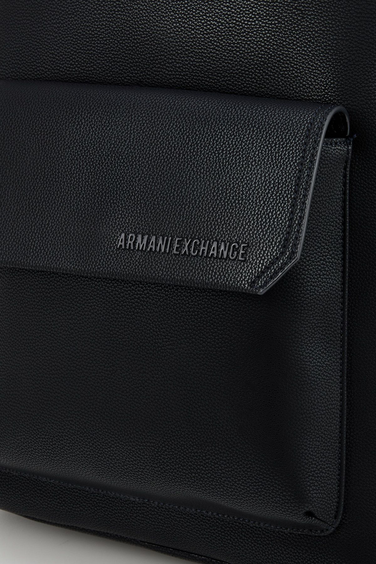 아르마니 익스체인지(ARMANI EXCHANGE) 남성 로고 포켓 라운드 백팩_블랙 A415370001