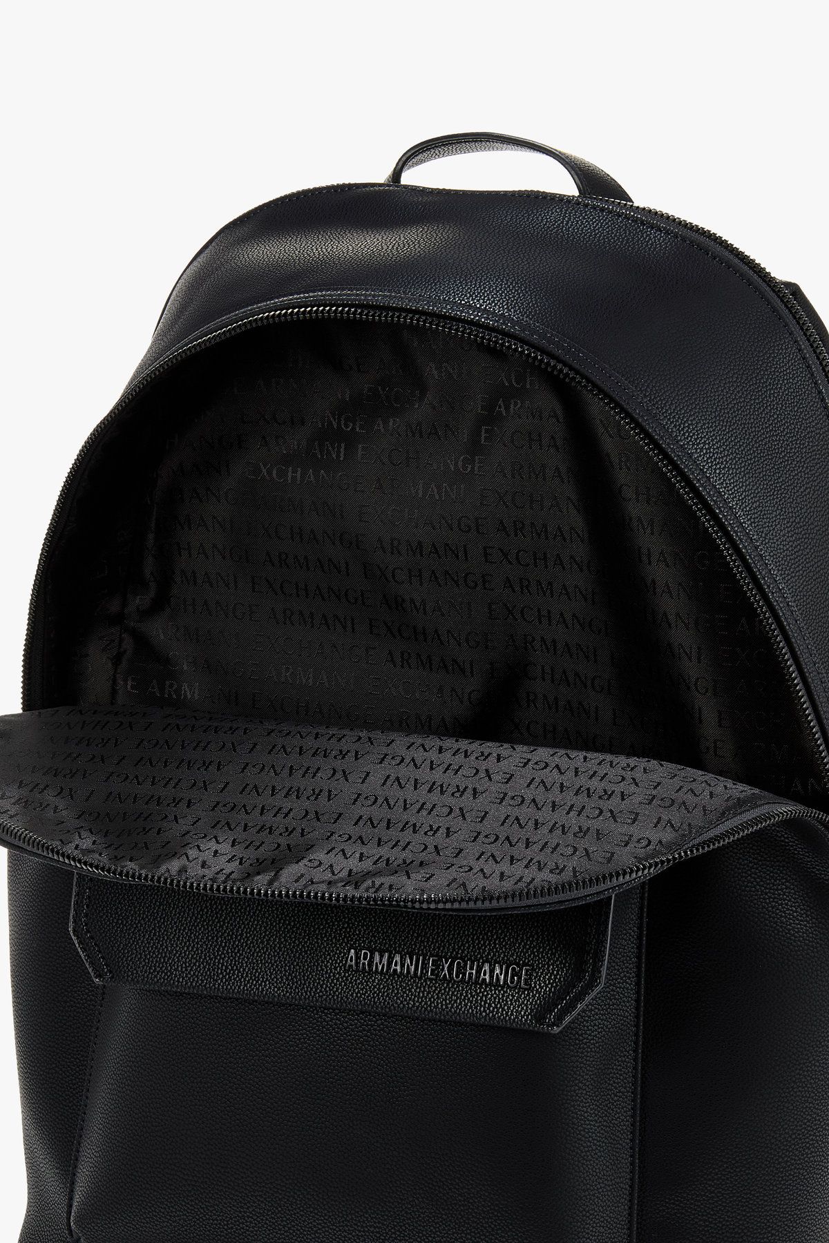 아르마니 익스체인지(ARMANI EXCHANGE) 남성 로고 포켓 라운드 백팩_블랙 A415370001