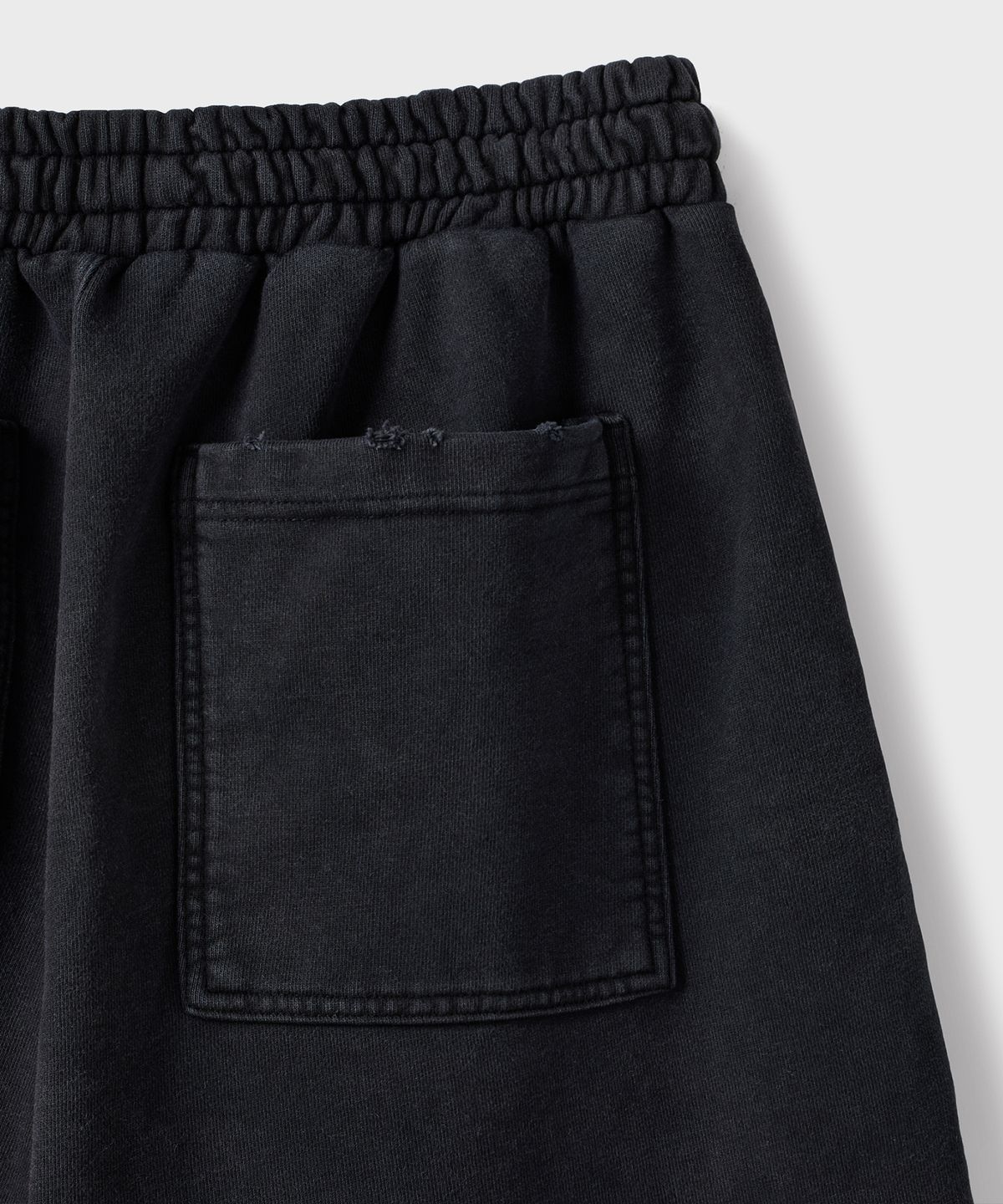 브랜디드(BRANDED) BERMUDA ONE TUCK SWEAT SHORTS [DYED BLACK]