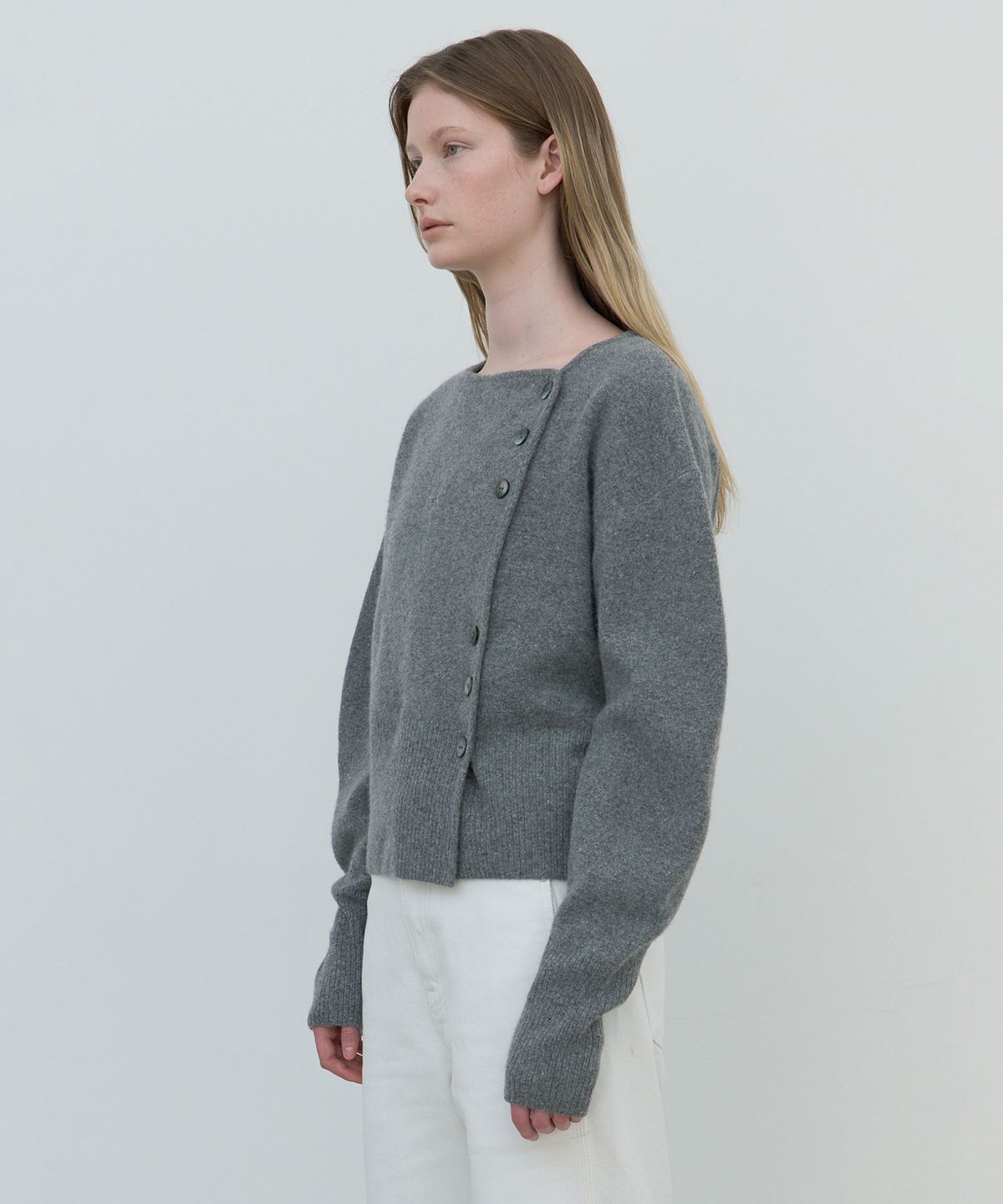 애프터글로울(AFTERGLOWOOL) 볼륨 슬리브 투웨이 넥 버튼 니트 가디건_2Color
