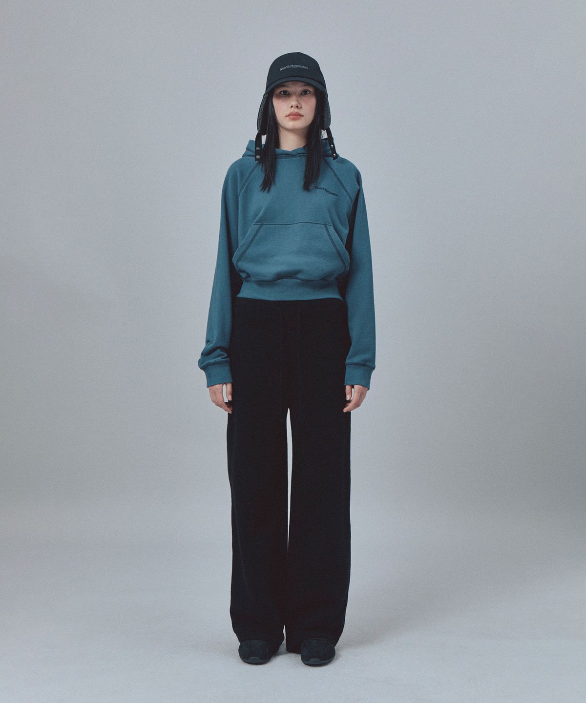 레스트앤레크레이션(REST&RECREATION) ZIG ZAG STITCH CROPPED HOOD - BLUE