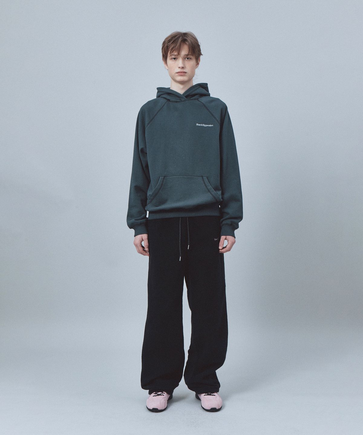 레스트앤레크레이션(REST&RECREATION) ZIG ZAG STITCH CROPPED HOOD - CHARCOAL