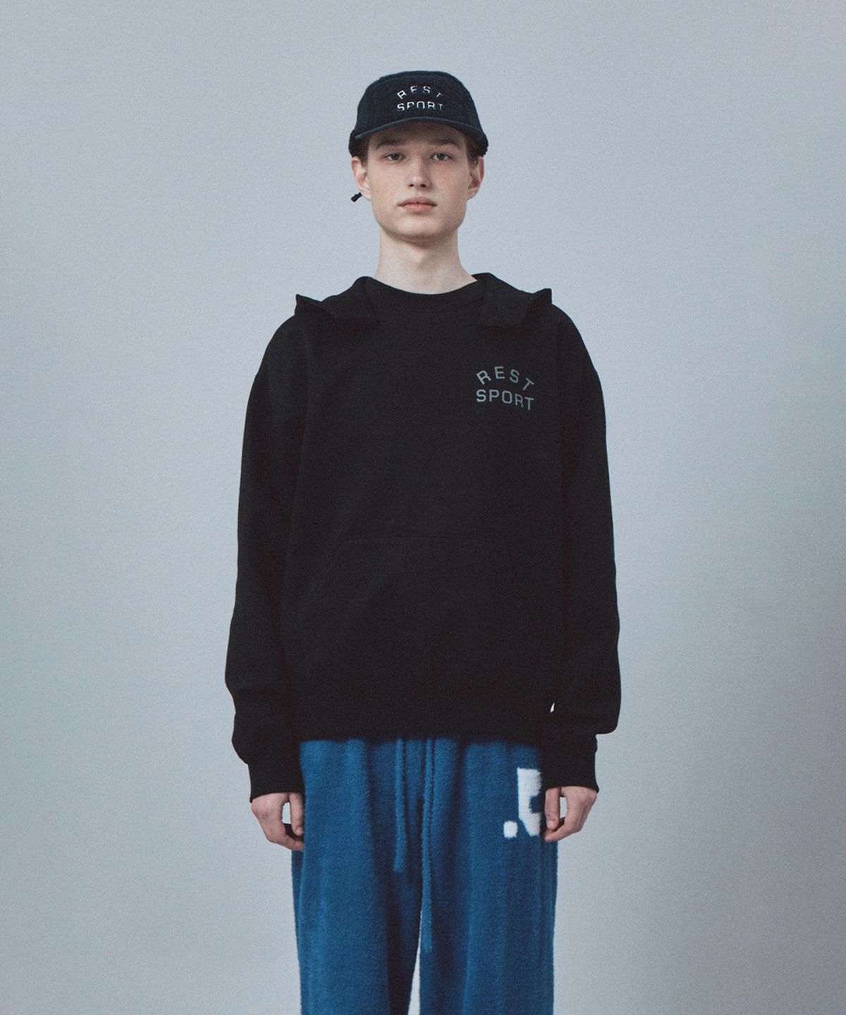 레스트앤레크레이션(REST&RECREATION) HOODED SWEATSHIRT - BLACK