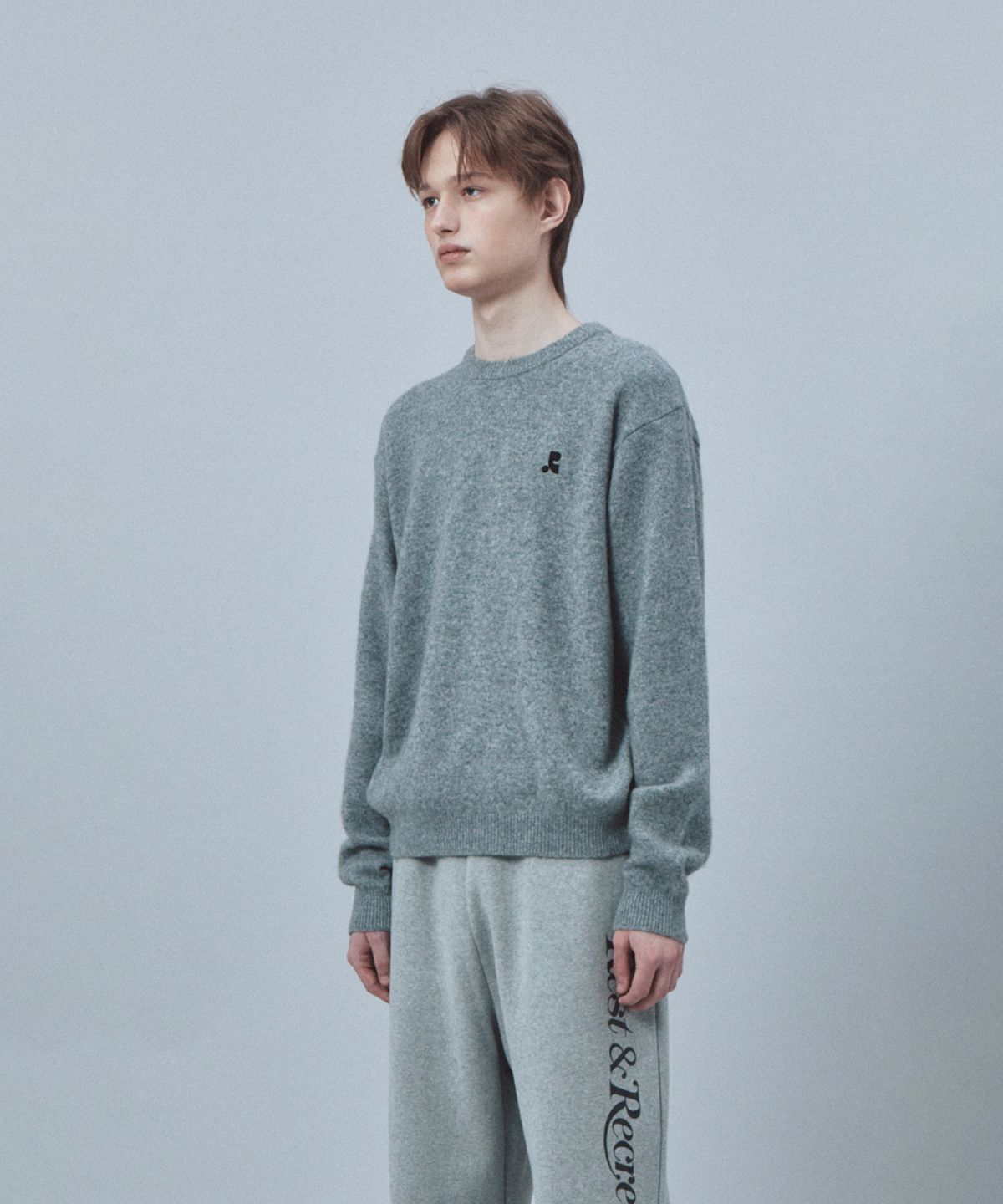 레스트앤레크레이션(REST&RECREATION) LOGO CREW NECK SWEATER - GREY