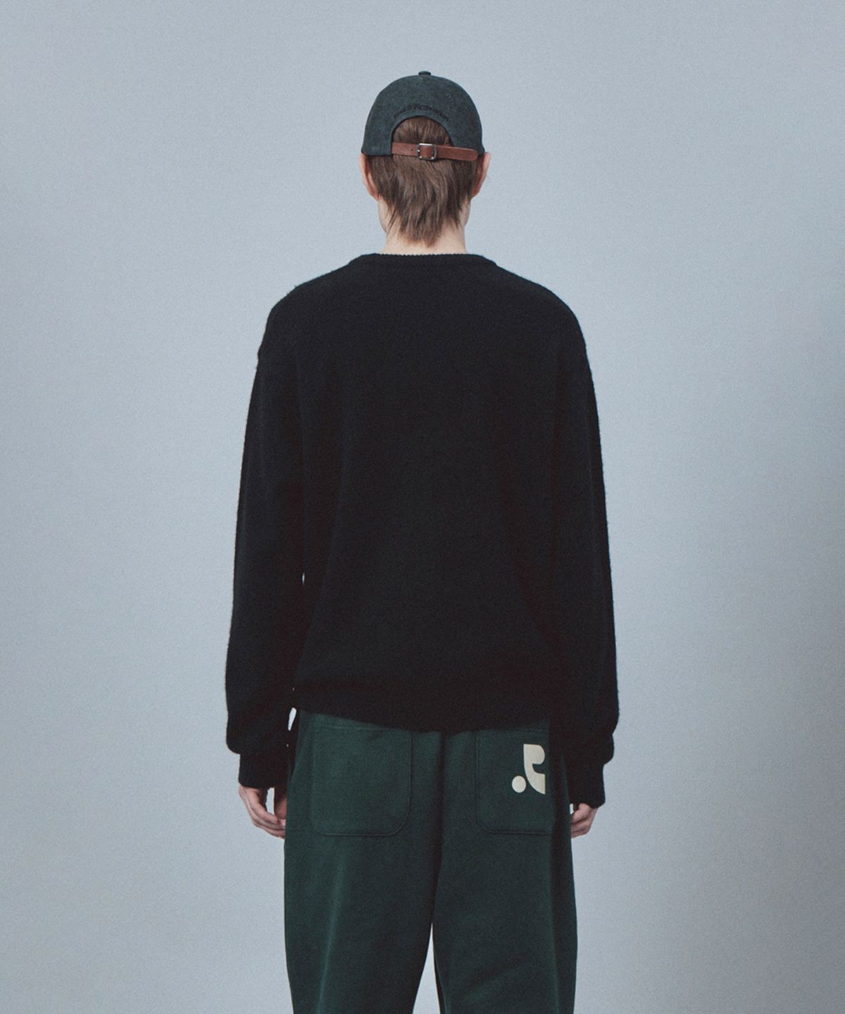 레스트앤레크레이션(REST&RECREATION) LOGO CREW NECK SWEATER - BLACK