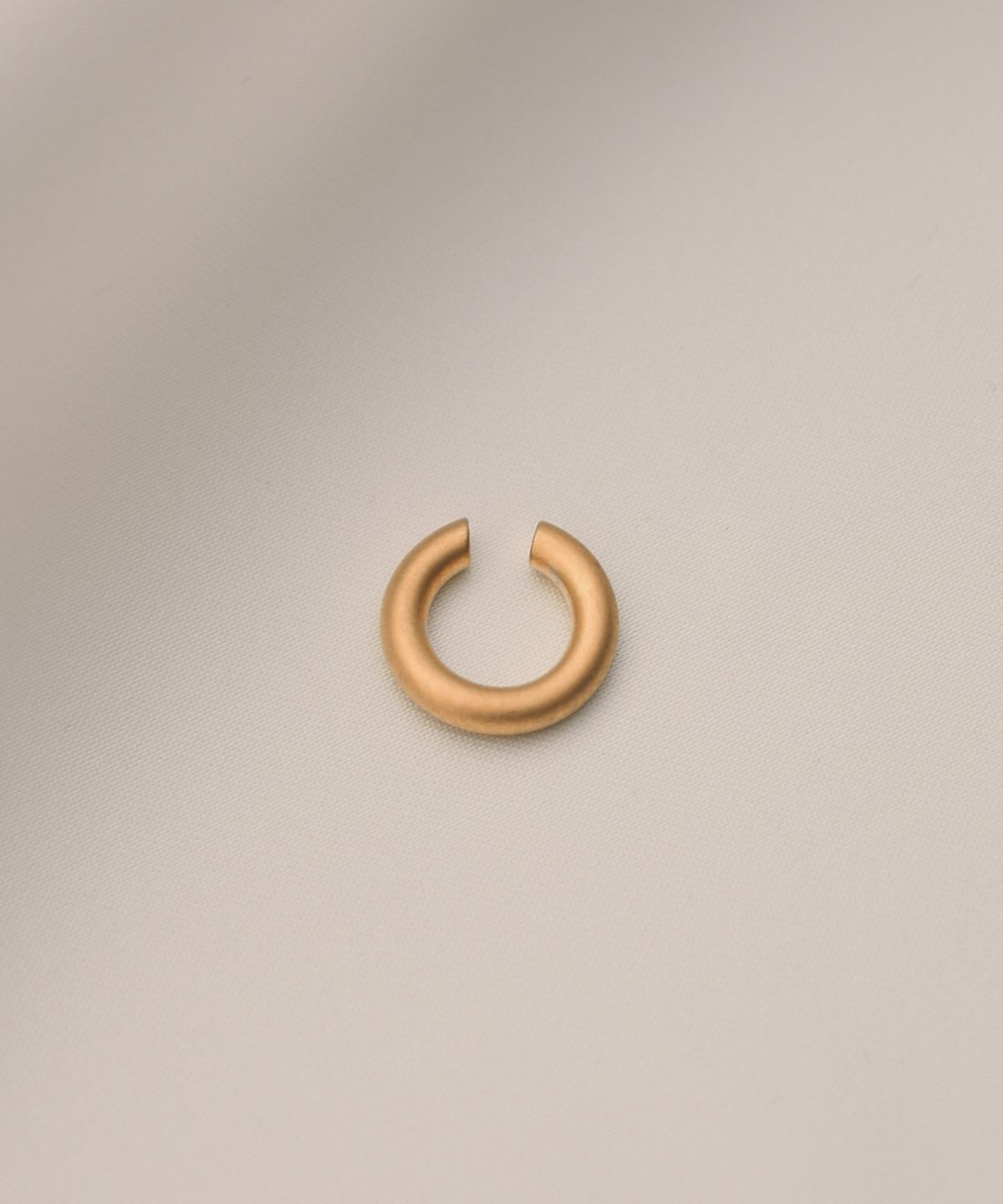 노비스도쿄(NOVICE TOKYO) 무광 후프 이어 커프 Matte Hoop Ear Cuff / Gold