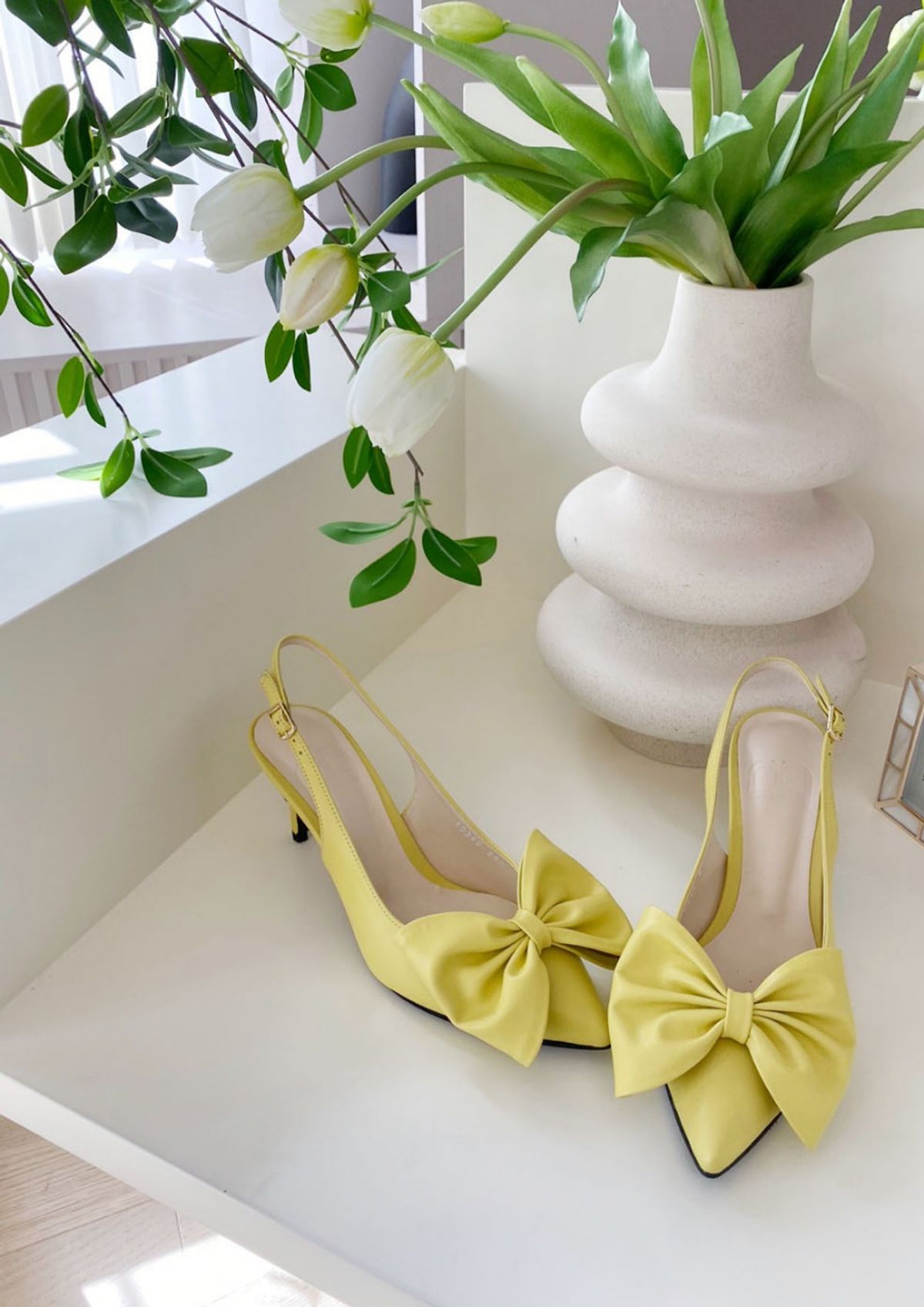 인더발코니(IN THE BALCONY) Ellie 오버사이즈 리본 디테일 슬링백 펌프스  7cm