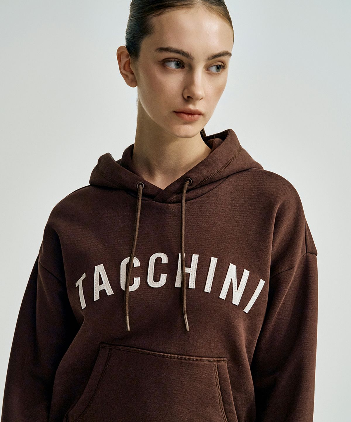 세르지오 타키니(SERGIO TACCHINI) W 쿠쉬라이트 프렌치 크롭 아트웍 후드 (D.Brown)