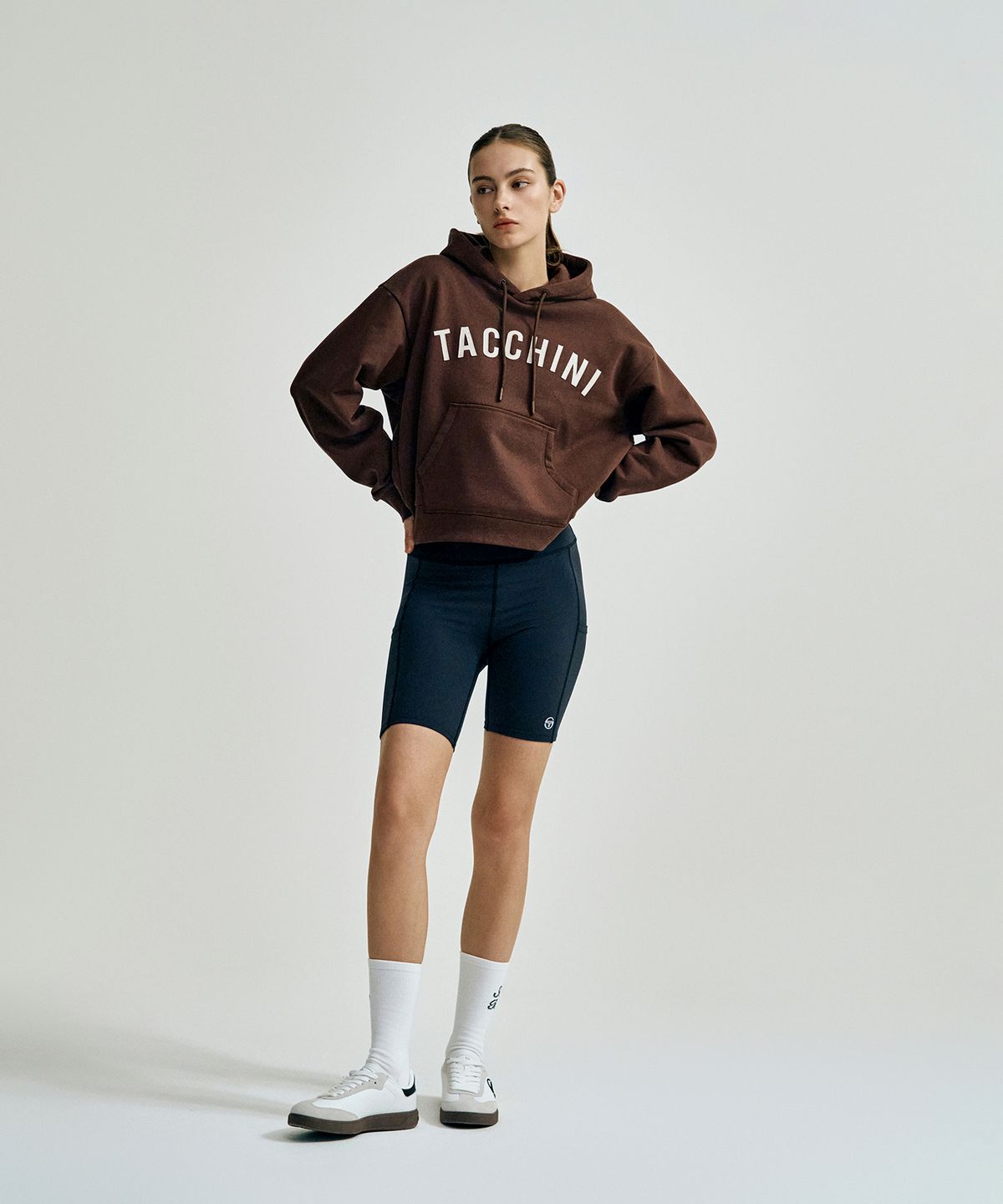 세르지오 타키니(SERGIO TACCHINI) W 쿠쉬라이트 프렌치 크롭 아트웍 후드 (D.Brown)