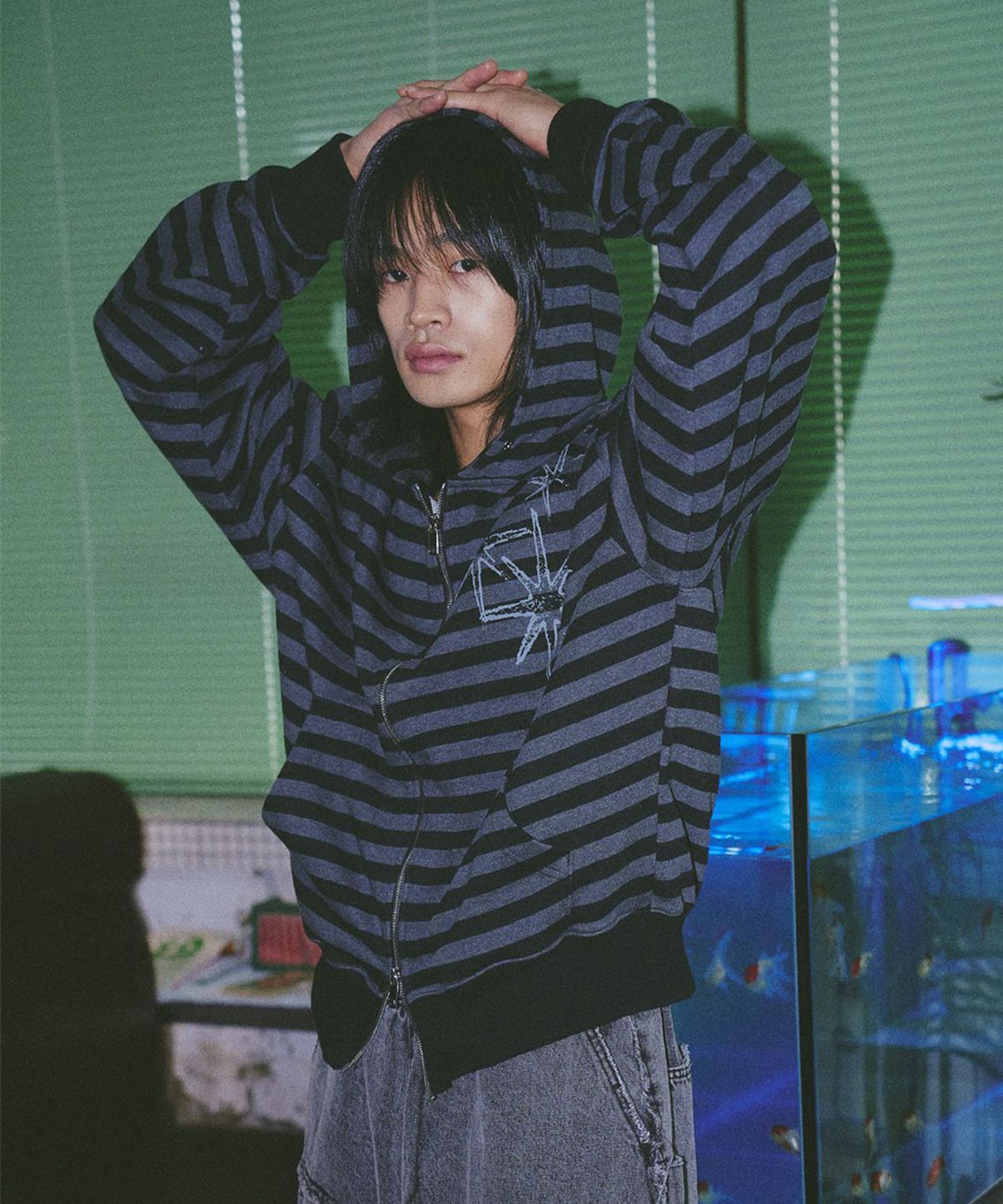 언타이틀 서울(UNTITLED SEOUL) 언타이틀 스테리나잇 스트라이프 후드집업 블랙