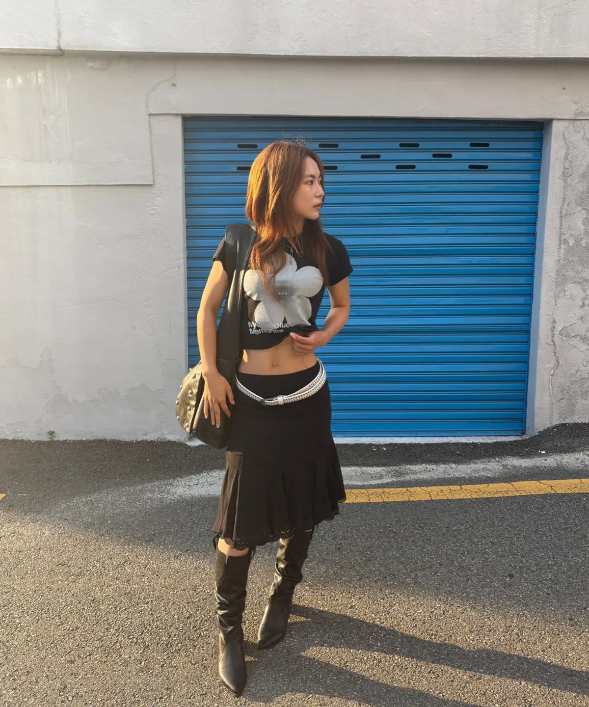 마이딥블루메모리즈(MY DEEP BLUE MEMORIES) (W) MM FLOWER CROP TEE (BLACK)