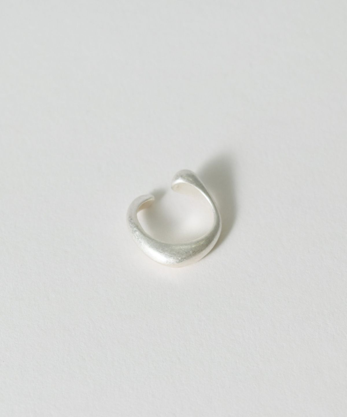 노비스도쿄(NOVICE TOKYO) 미니 진자 이어 커프 Mini Pendulum Ear Cuff / Silver