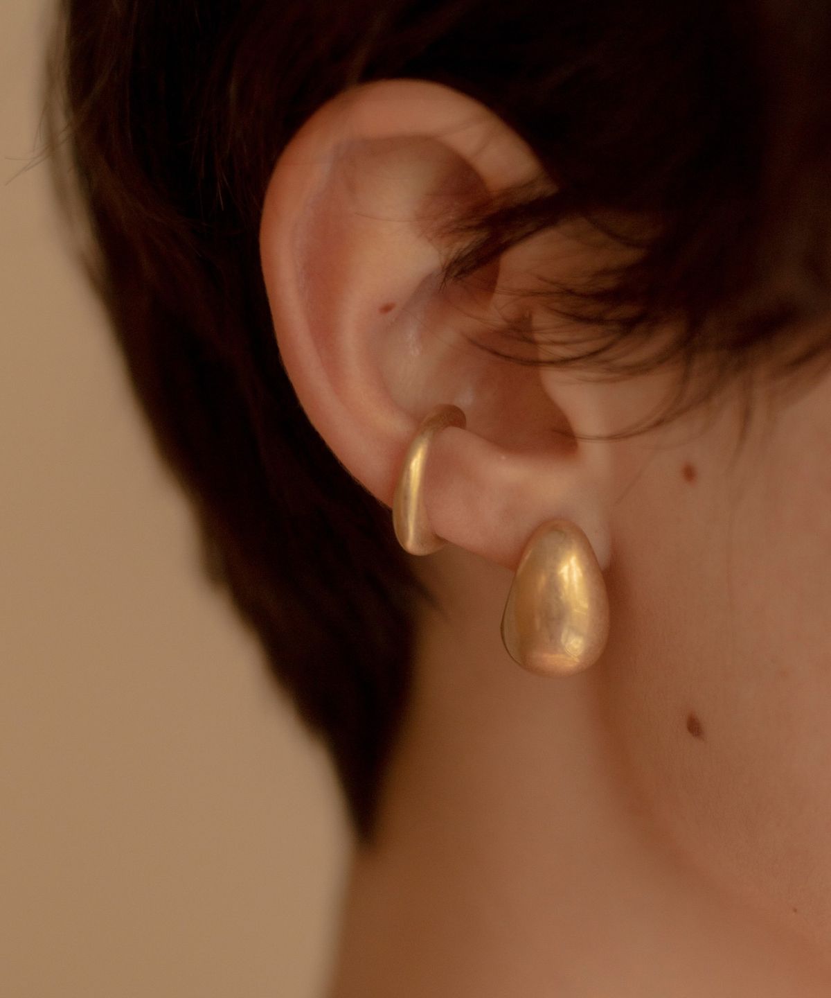 노비스도쿄(NOVICE TOKYO) 미니 진자 이어 커프 Mini Pendulum Ear Cuff  / Gold