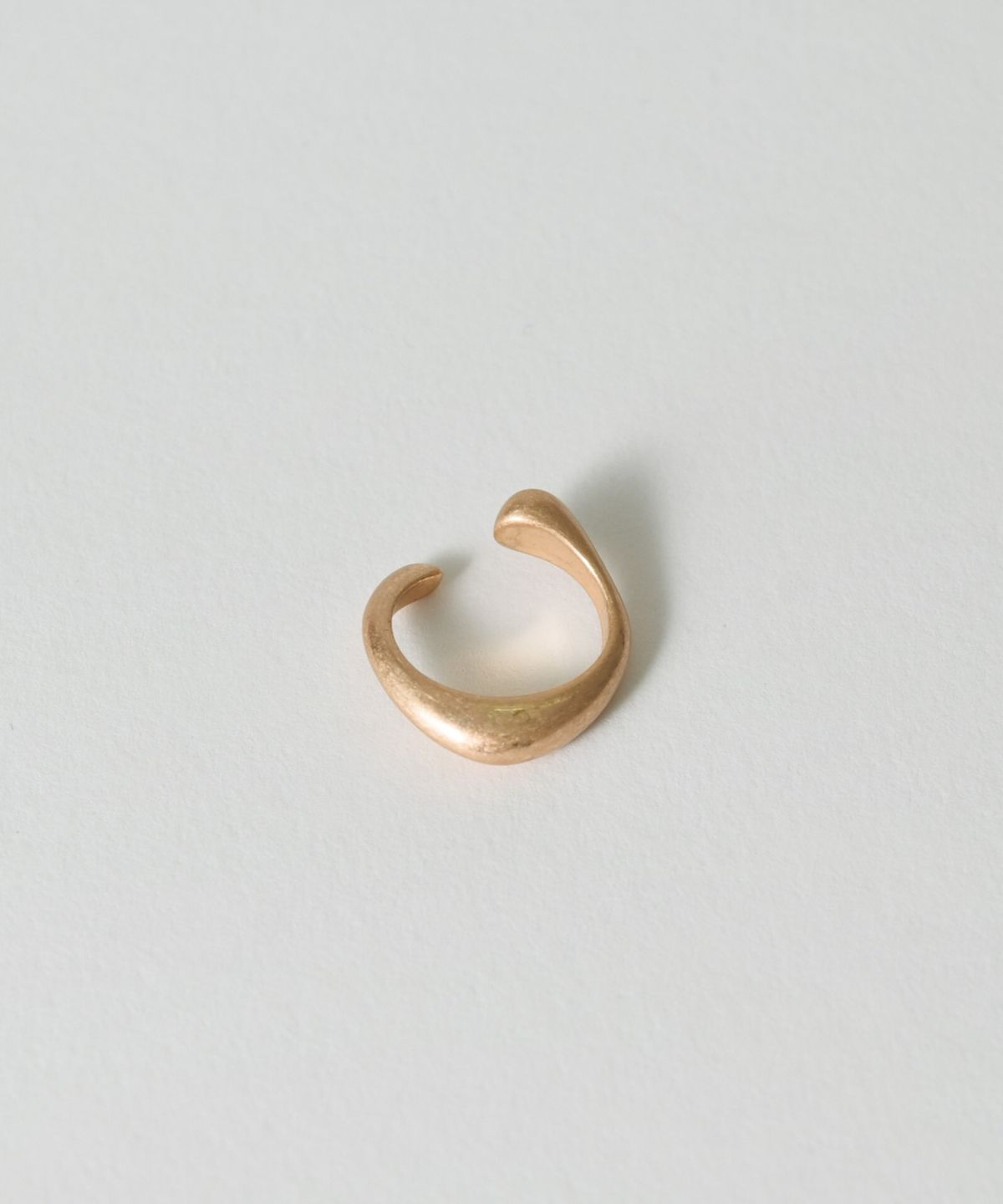 노비스도쿄(NOVICE TOKYO) 미니 진자 이어 커프 Mini Pendulum Ear Cuff  / Gold