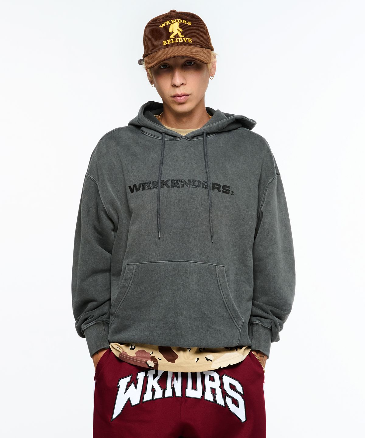 위캔더스(WKNDRS) WEEKENDERS HOODIE (CHARCOAL)